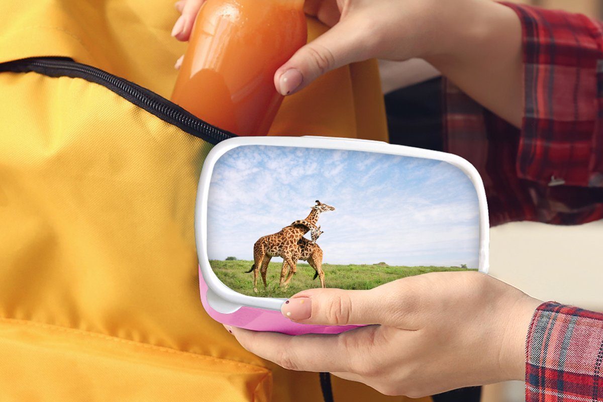 Zwei Snackbox, Mädchen, Kunststoff MuchoWow Brotbox Giraffen kuscheln, (2-tlg), für Kunststoff, rosa Lunchbox Erwachsene, Brotdose Kinder,