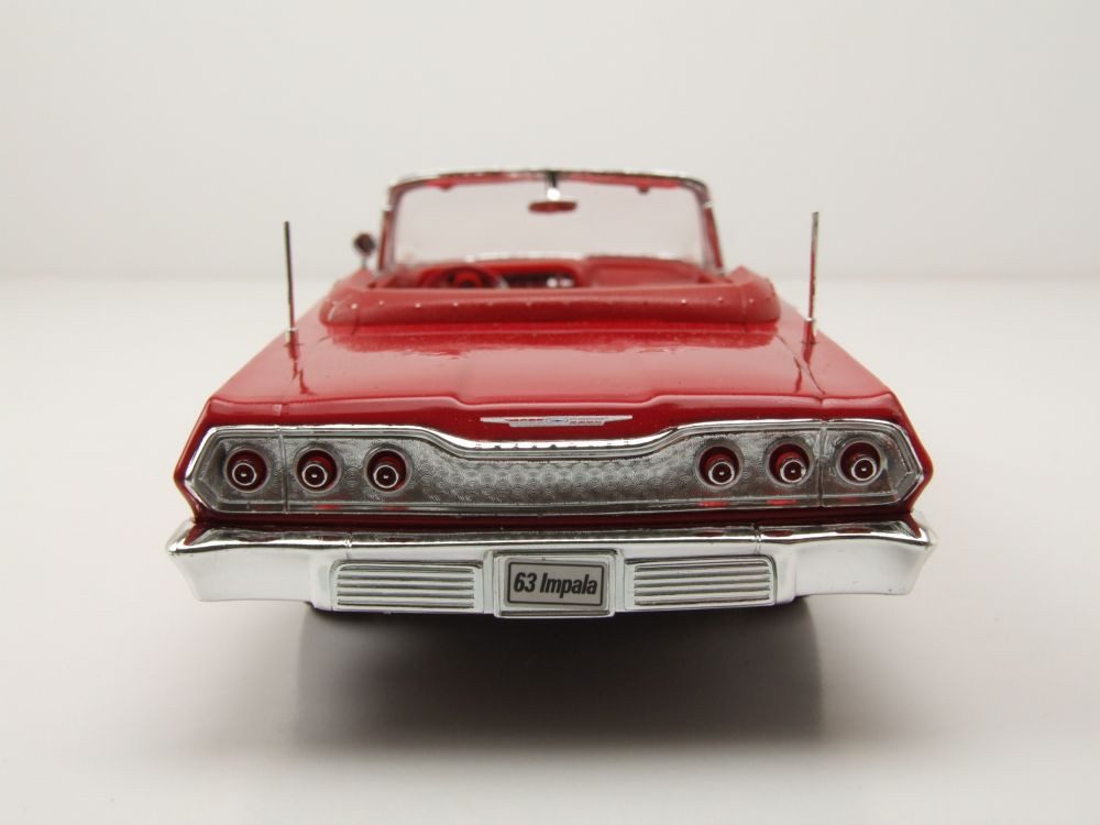 Welly Modellauto Chevrolet Impala Convertible 1963 rot, Maßstab 1:24