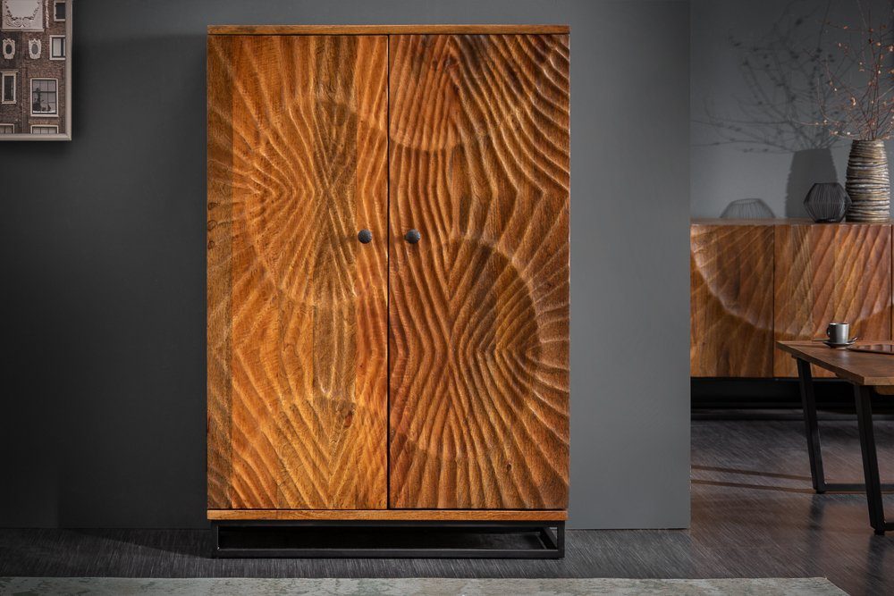 · (Einzelartikel, braun · Barschrank · Schnitzereien Wohnzimmer SCORPION 1-St) 141cm Metall riess-ambiente Massivholz 3D / schwarz