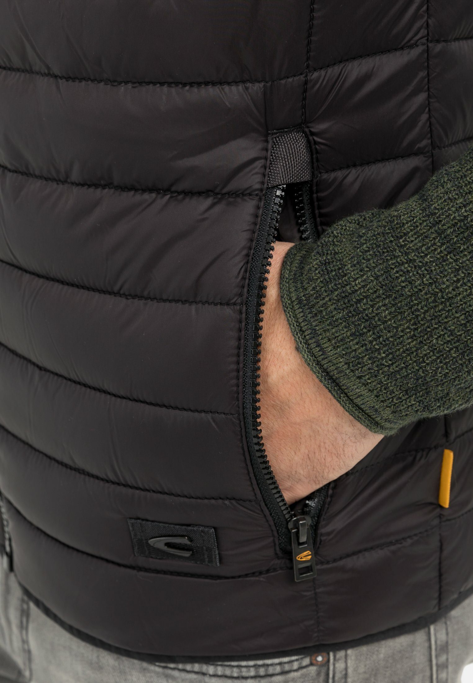 camel active Steppweste mit horizontaler Steppung aus recyceltem Polyester mit Stehkragen
