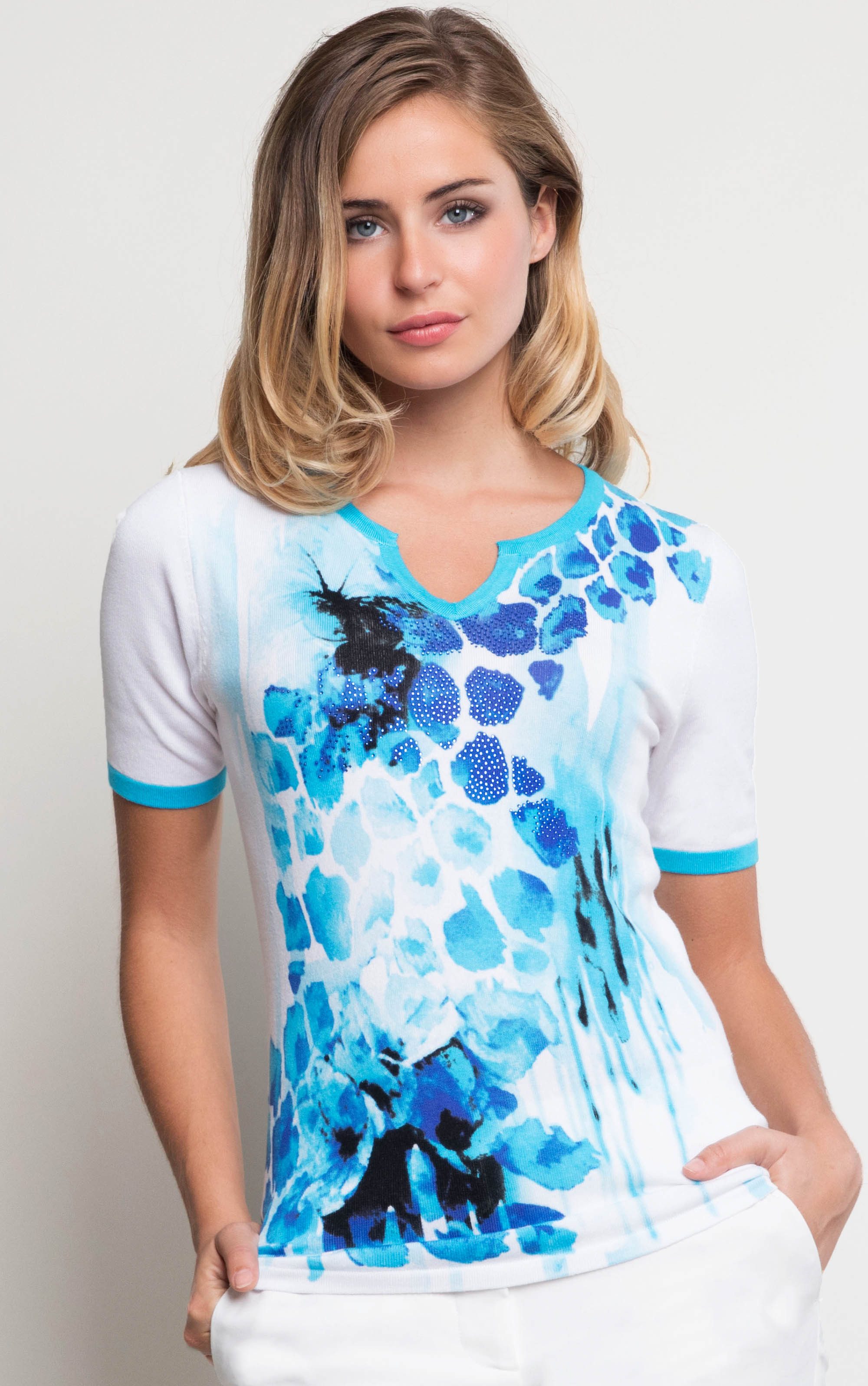 Passioni T-Shirt Weies T-Shirt mit Blauem Floralprint mit Glitzersteinen-passioni 1