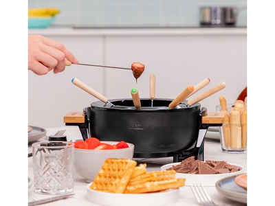 Tristar Elektro-Fondue, 8 Fonduegabeln, 1.5 l, 2-8 Personen Set Alu Fonduetopf auch für Käsefondue - Bambus Akzente