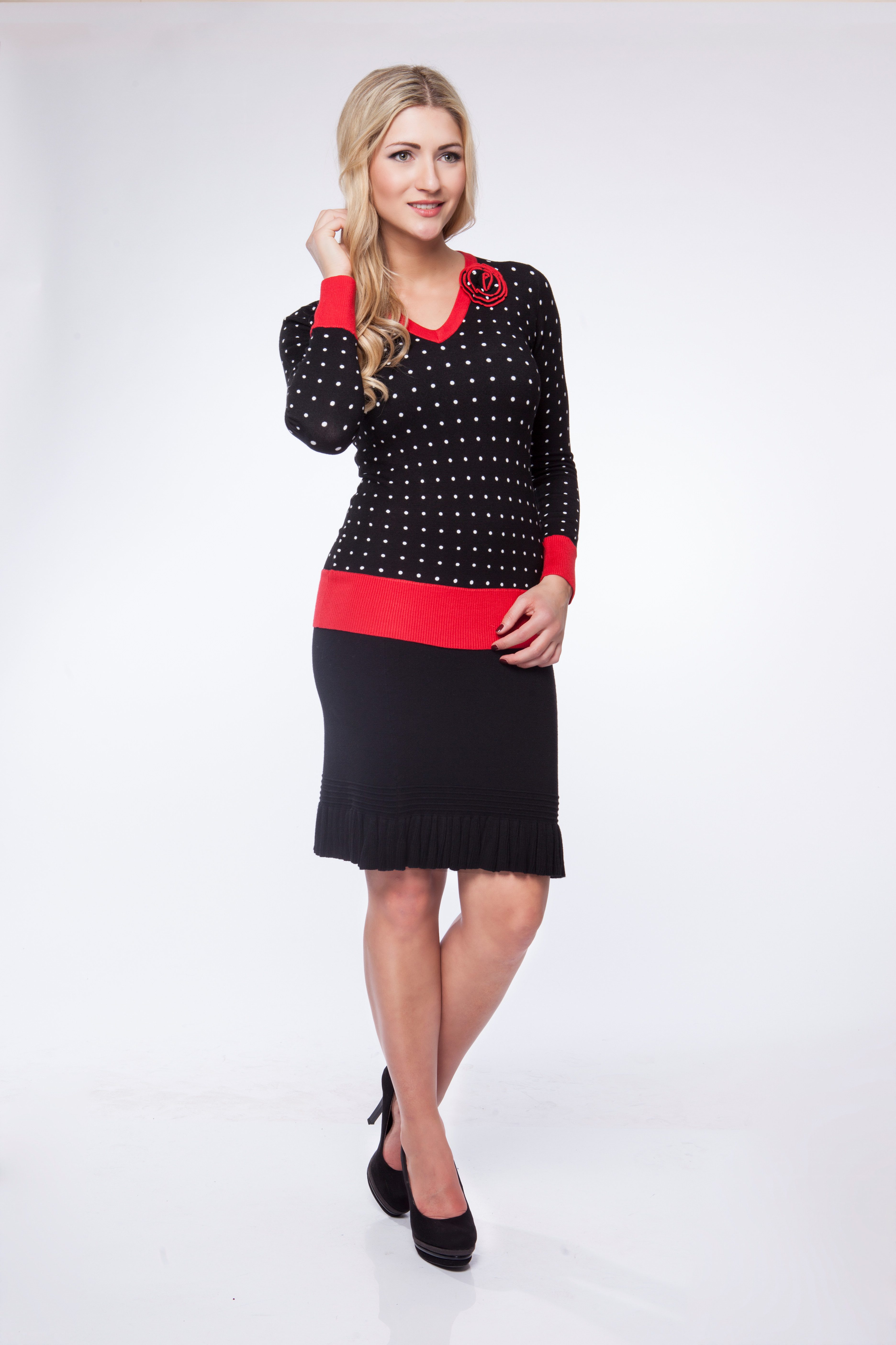 Passioni Strickpullover in Schwarz mit Punkten und roten Details sowie Rose günstig online kaufen