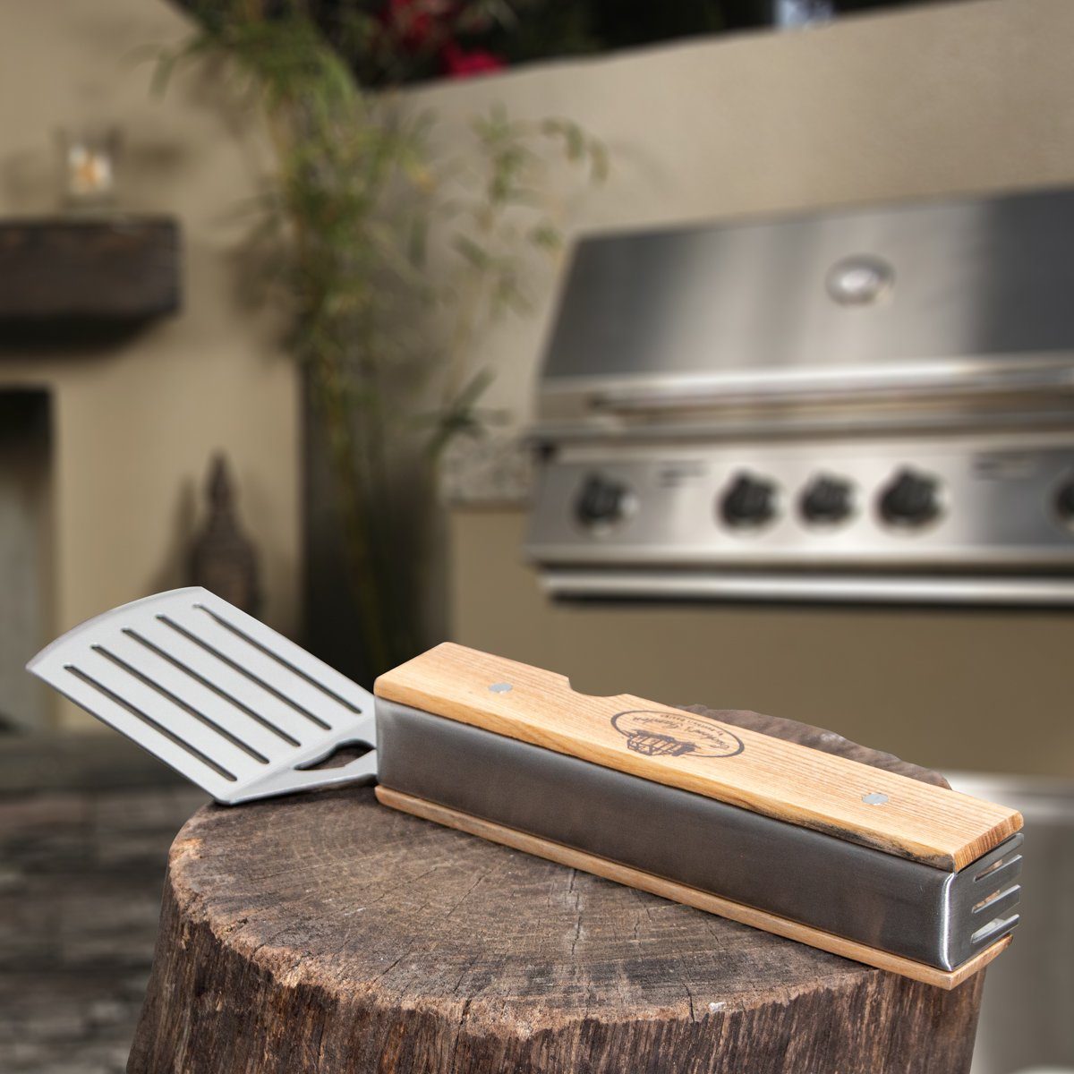 Antikas Gartenfigur Grill-Multitool aus holz & Eisen, Klappbar, 3 Tools, Grillen