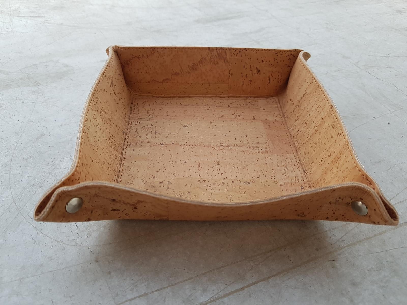 Kork-Deko.de Spiel Kork Würfelteller 18x18cm – Klappbare Würfelschale für DND & Tabletop, Würfelspiel