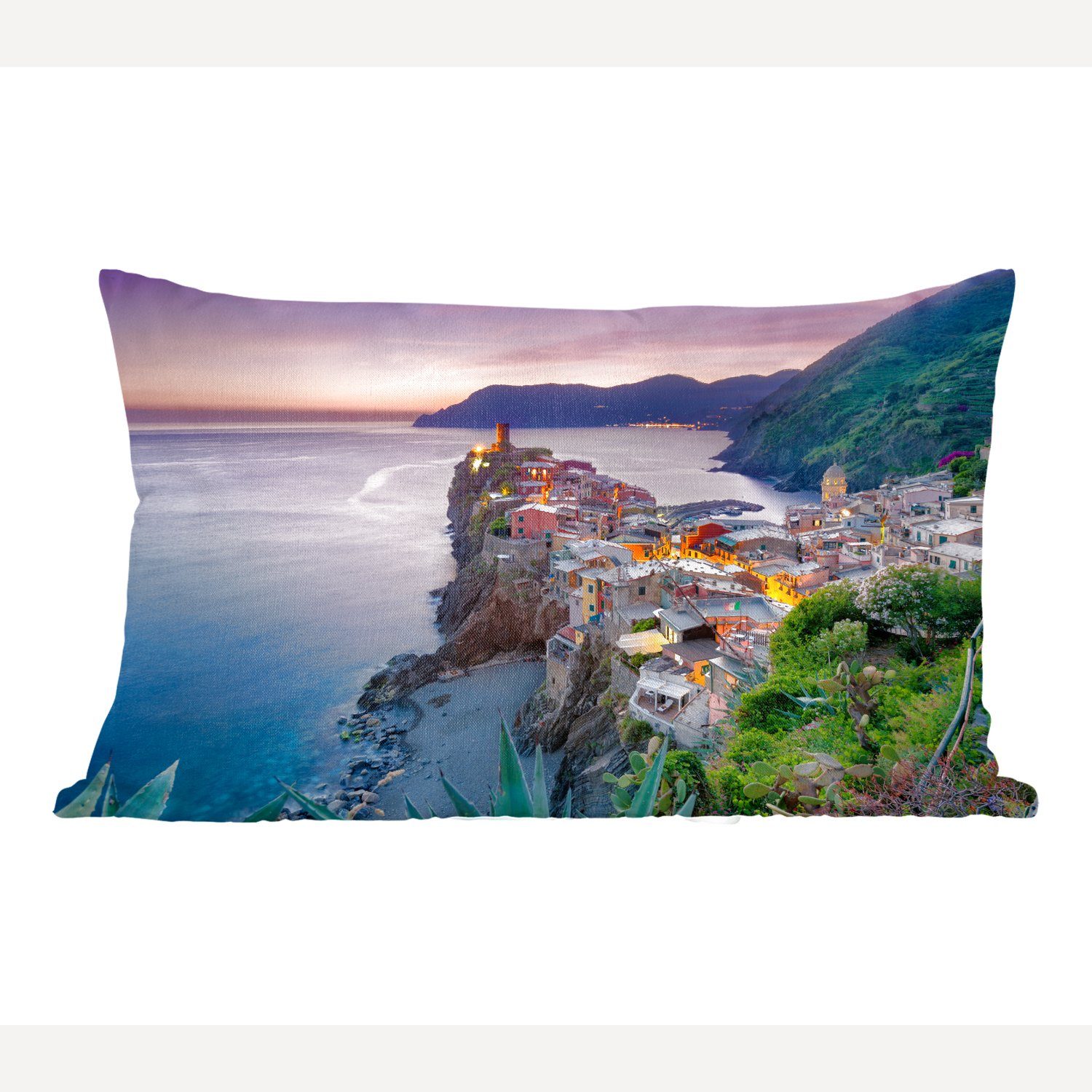 MuchoWow Dekokissen Blick auf beleuchtete Häuser und das Meer in Cinque Terre, Wohzimmer Dekoration, Zierkissen, Dekokissen mit Füllung, Schlafzimmer