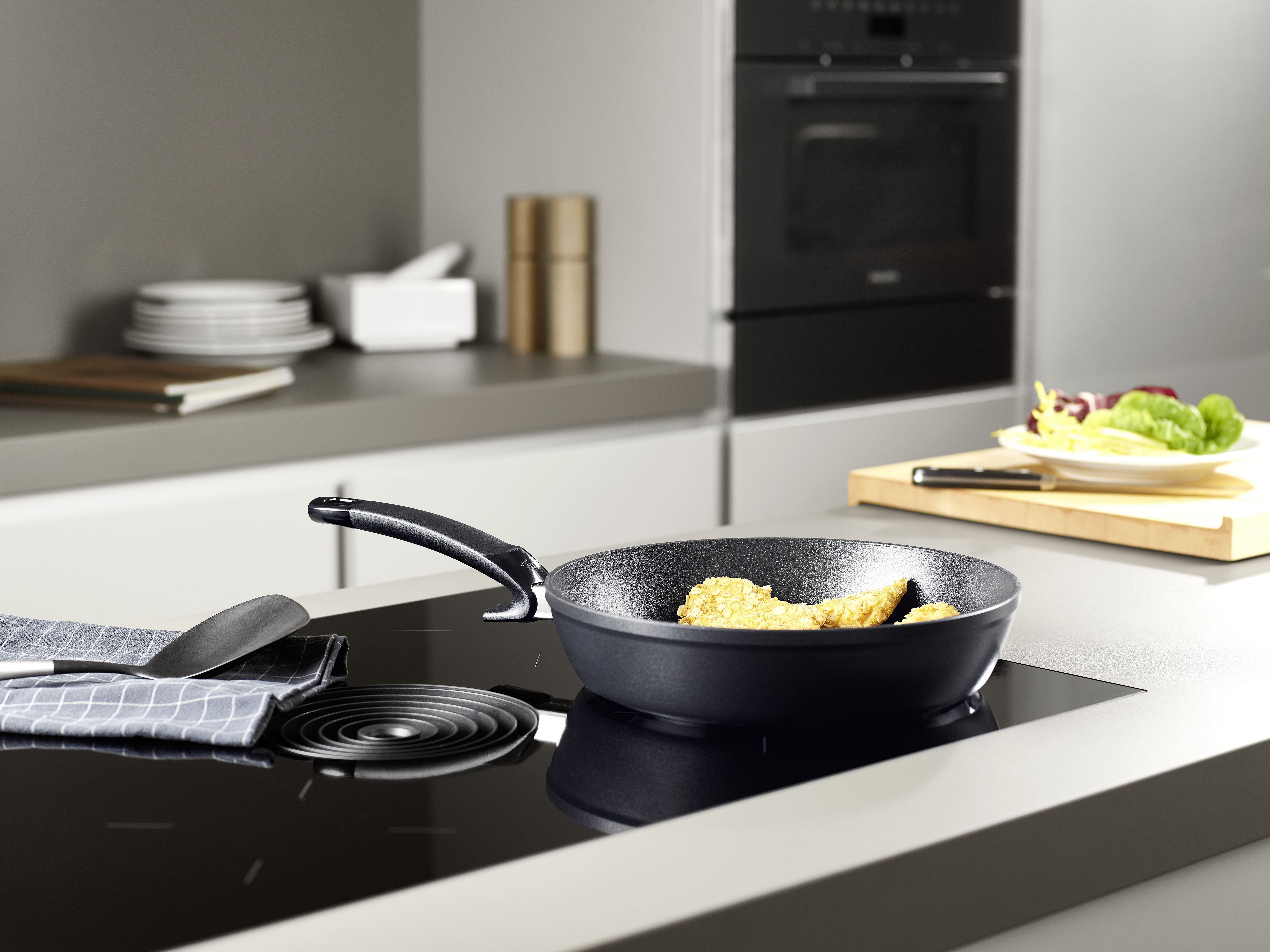 Fissler Bratpfanne Adamant® Comfort, Aluminium (1-tlg), Made in Germany – Bild 2 von 5