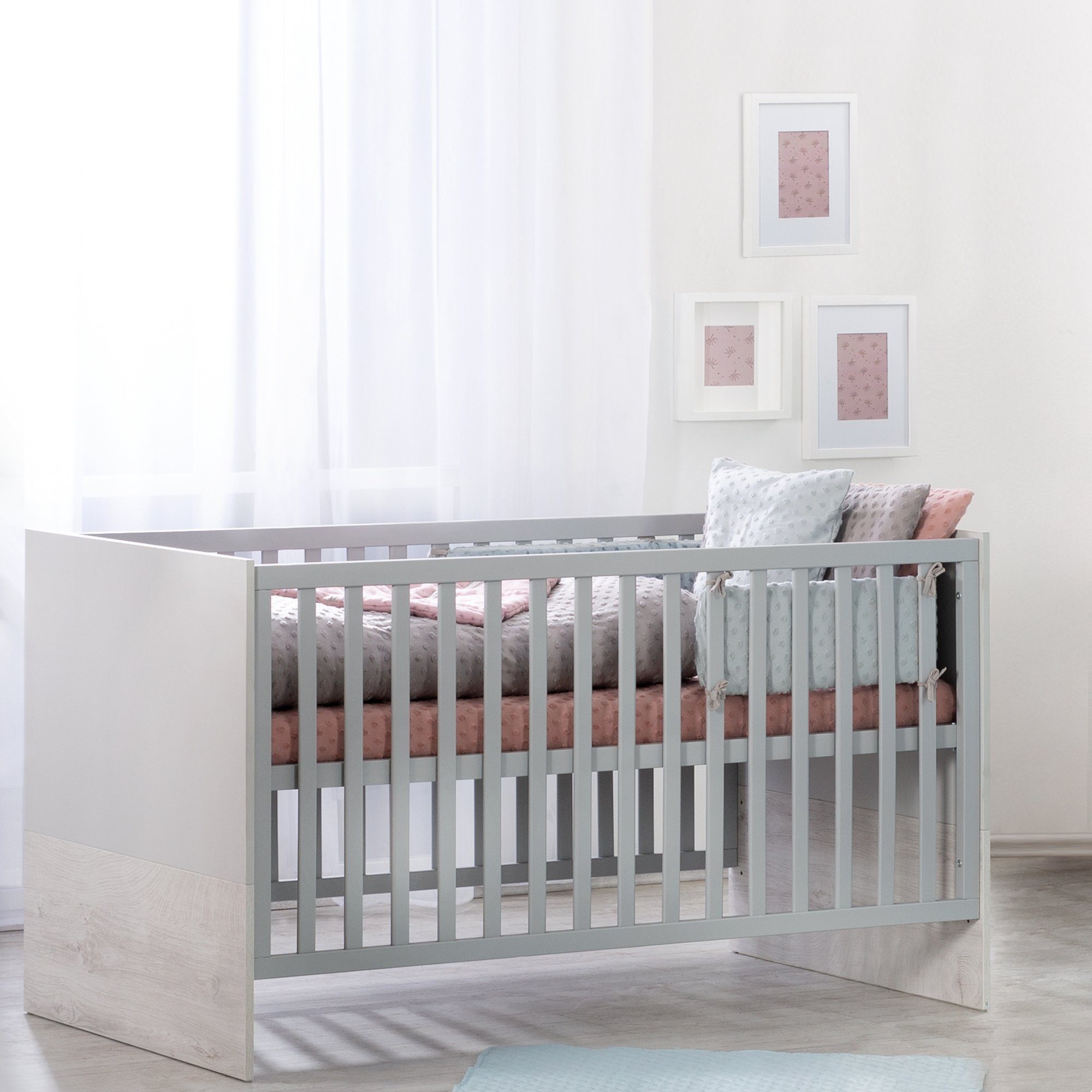 roba® Babyzimmer-Komplettset Maren 2, Gitterbett, Wickelkommode, 3-türiger Drehtürenschrank, umbaubar – Bild 5 von 5