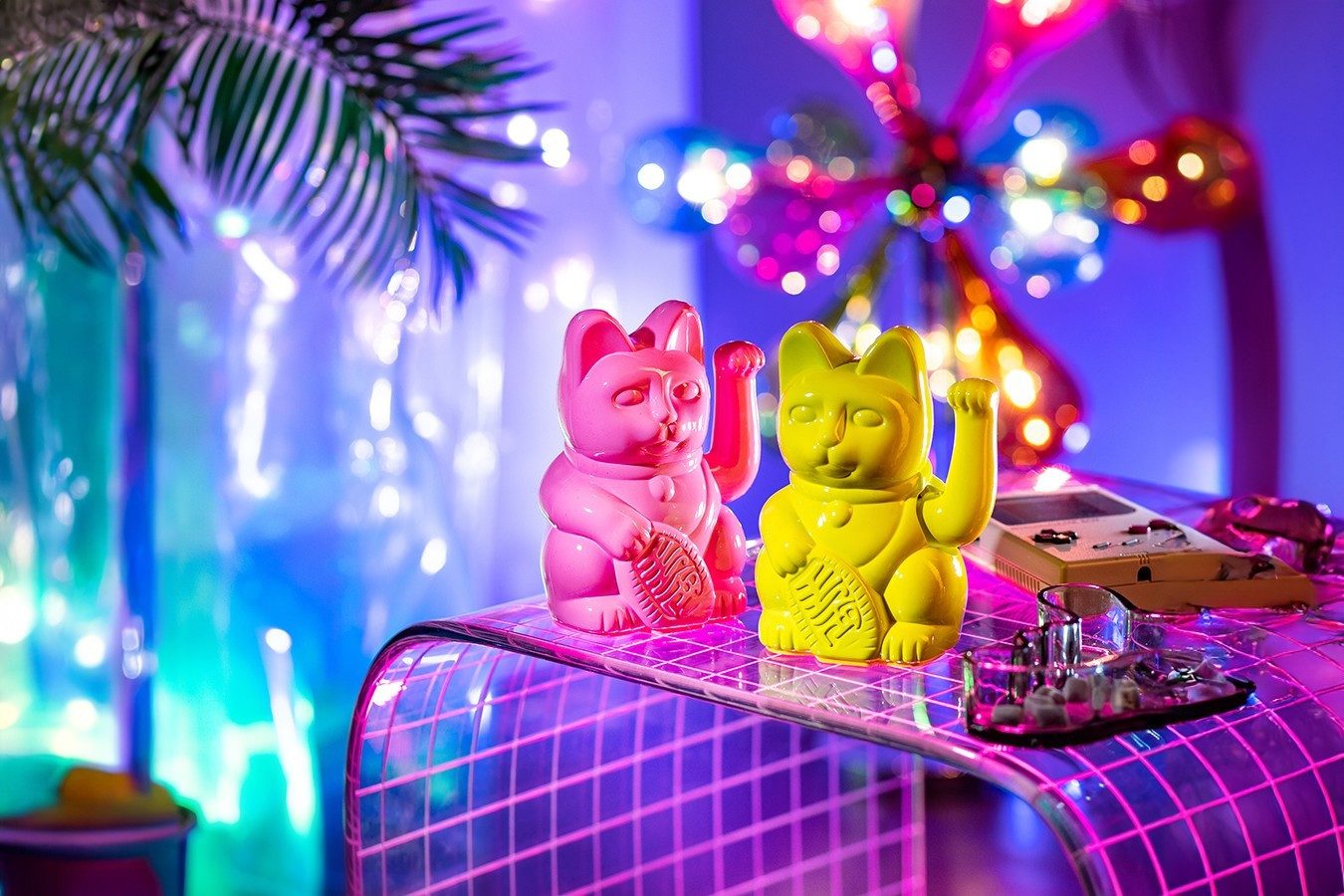 daslagerhaus living Kosmetiktasche Winkekatze Lucky Cat Cosmic shiny gelb