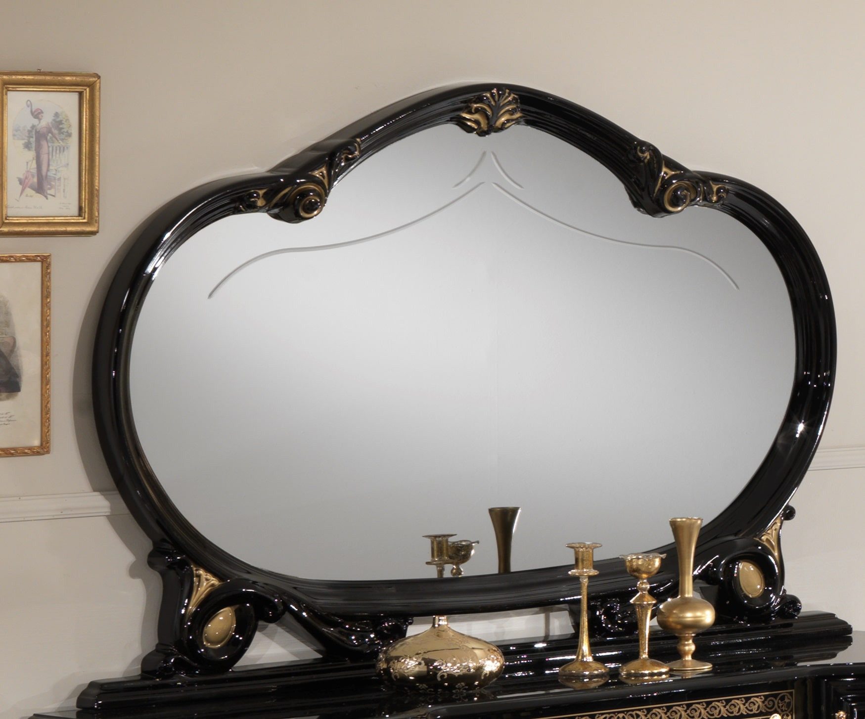 Interdesign24 Barockspiegel Bella (mit schwungvollem Rahmen und Goldverzierungen, mit Gravur), in Schwarz/Gold Hochglanz