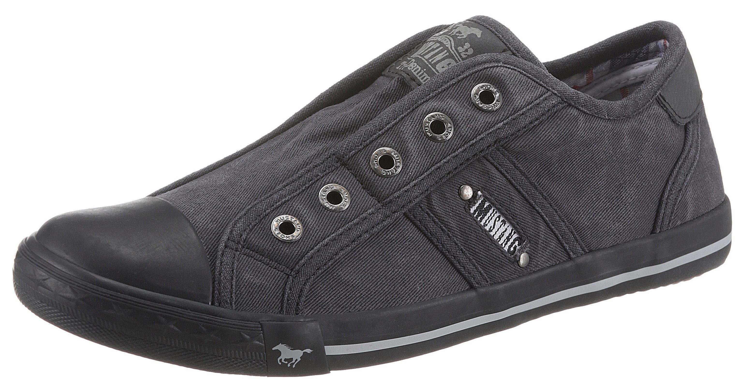 Mustang Shoes Slip-On Sneaker Slipper, Sommerschuh, Freizeitschuh mit praktischem Gummizug