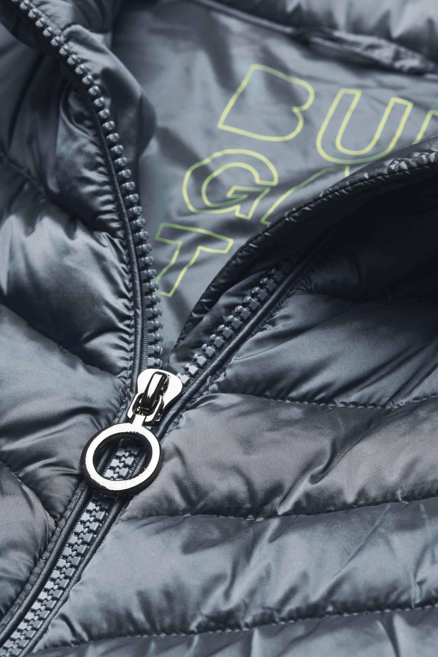 bugatti Langjacke mit femininem Steppbild