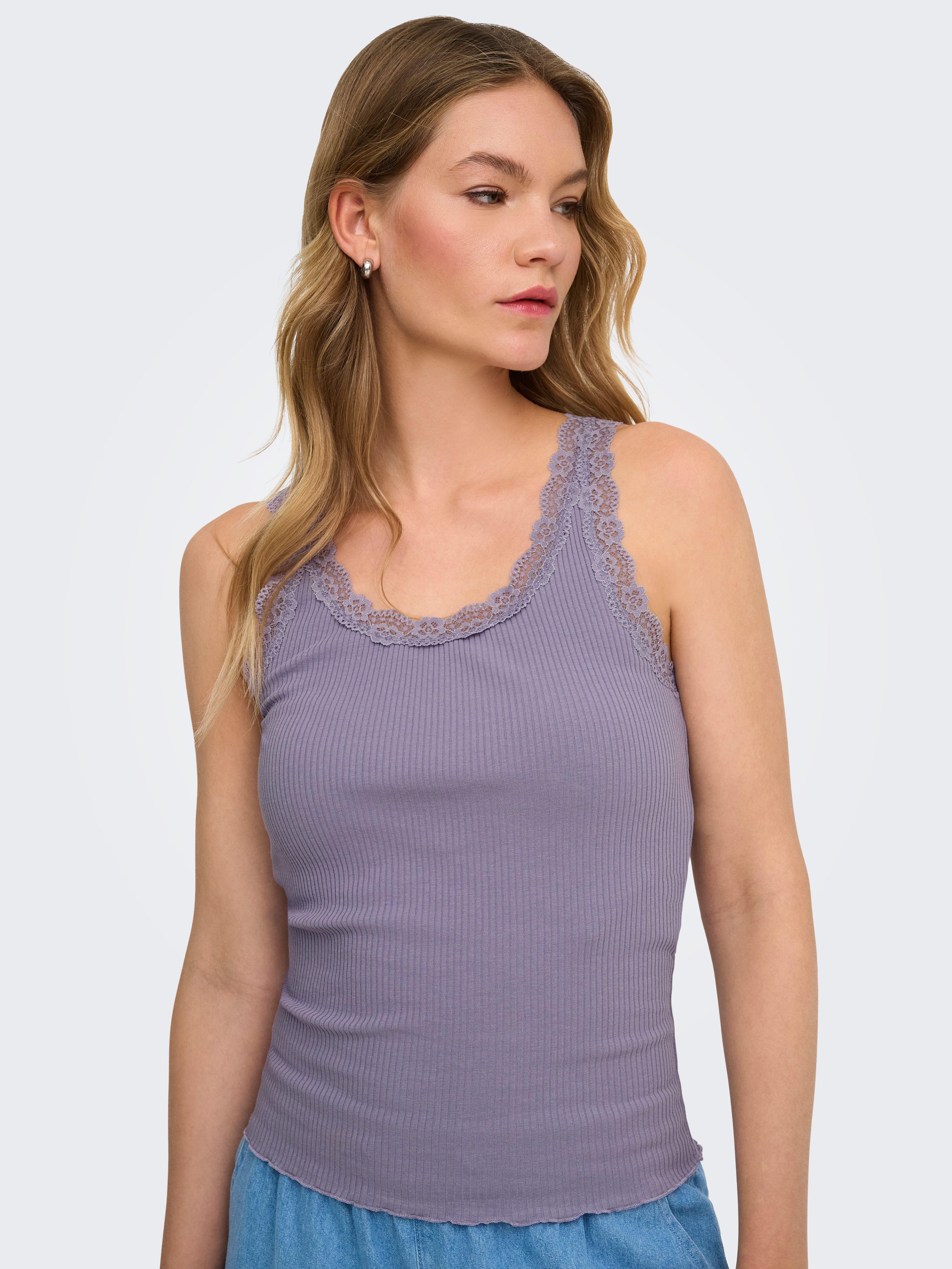 ONLY Tanktop ONLSARA – Tanktop mit Spitzendetail am Ausschnitt Baumwollmischung, regular fit