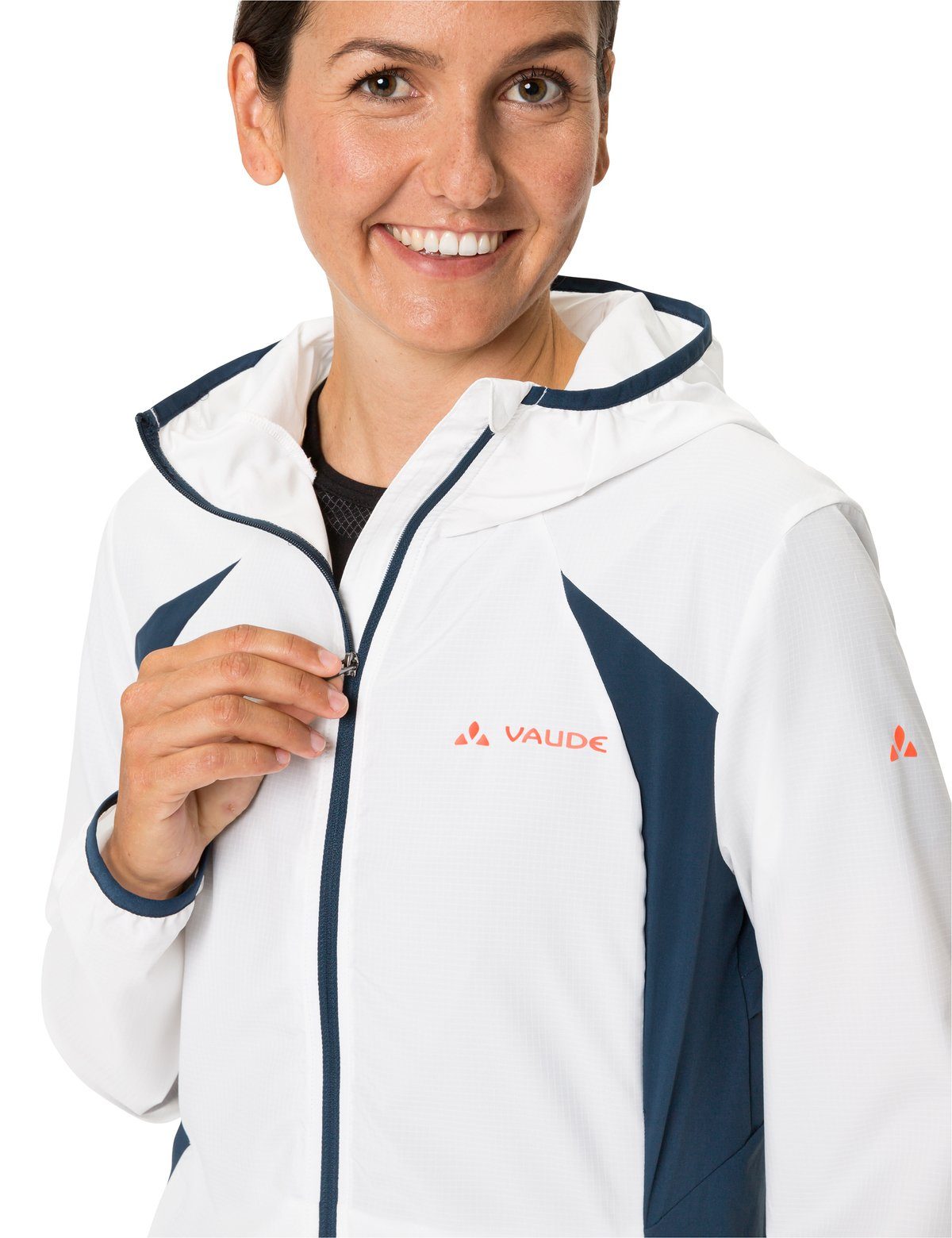 white kompensiert Qimsa Women's Outdoorjacke Klimaneutral Jacket (1-St) Air VAUDE