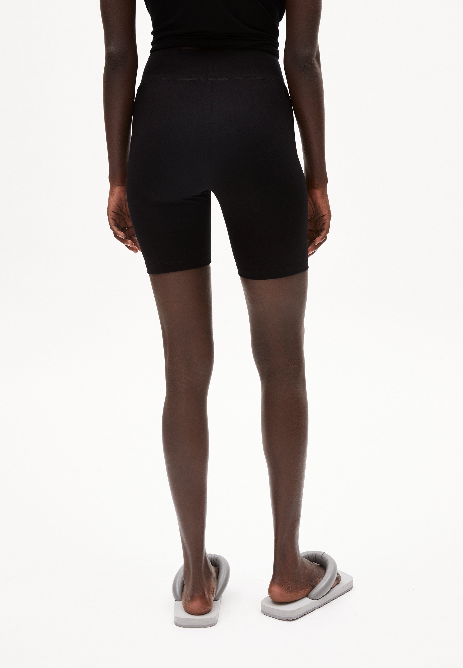 Armedangels Shorts LITAA Shorts aus Mix Damen (1-tlg) NEDAA Bio-Baumwoll black