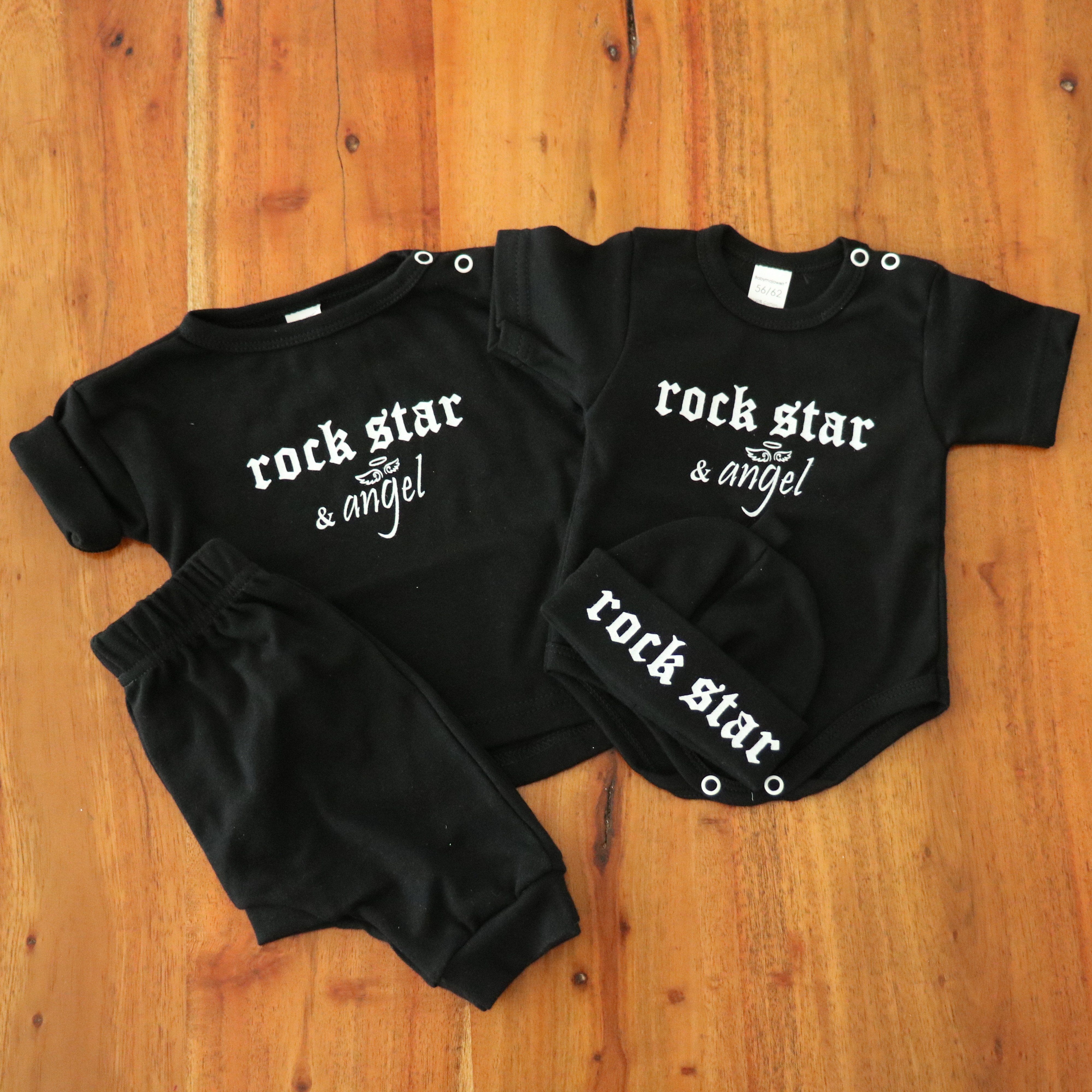 Babymajawelt Neugeborenen-Geschenkset Baby Bekleidungsset Rock Star Schwarz Weiß (4 Teile: Body, Shirt, Mütze, Hose, 4-tlg., Set) Geschenk zur Geburt, Fotoshooting, Made in DE