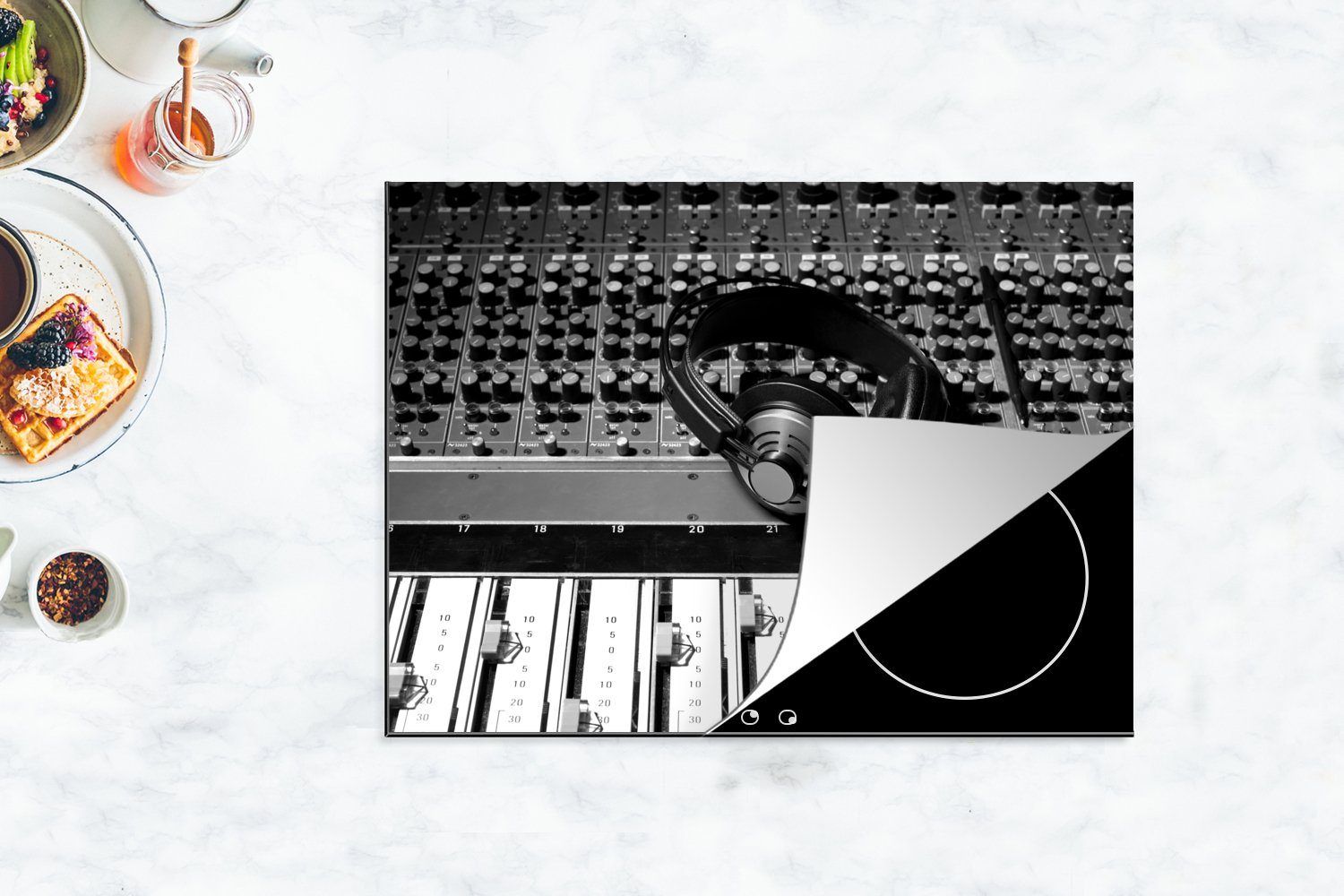 Herdblende-/Abdeckplatte mit Kopfhörer Mobile MuchoWow und Tasten tlg), schwarz Arbeitsfläche an cm, Vinyl, einem nutzbar, weiß, Mischpult 70x52 (1 - Ceranfeldabdeckung
