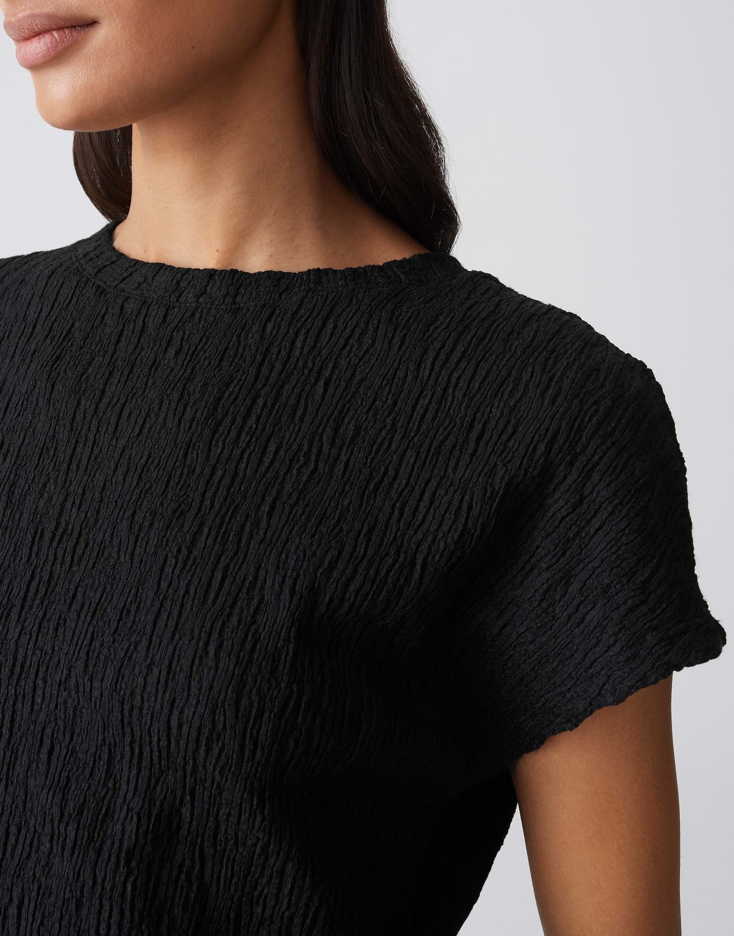 OPUS Kurzarmshirt Sistruk aus Jersey mit Crinkle Effekt Der überschnittene Arm sorgt für eine relaxte Silhouette – Bild 4 von 5