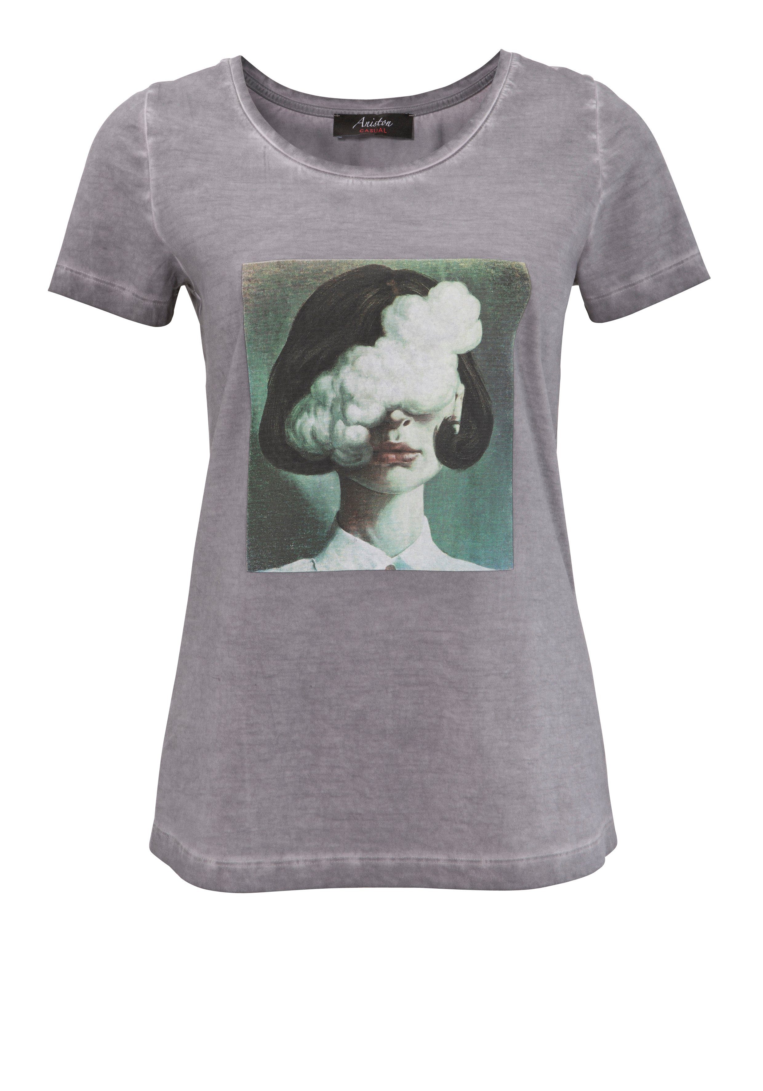 Frontdruck T-Shirt mit CASUAL extravagantem Aniston