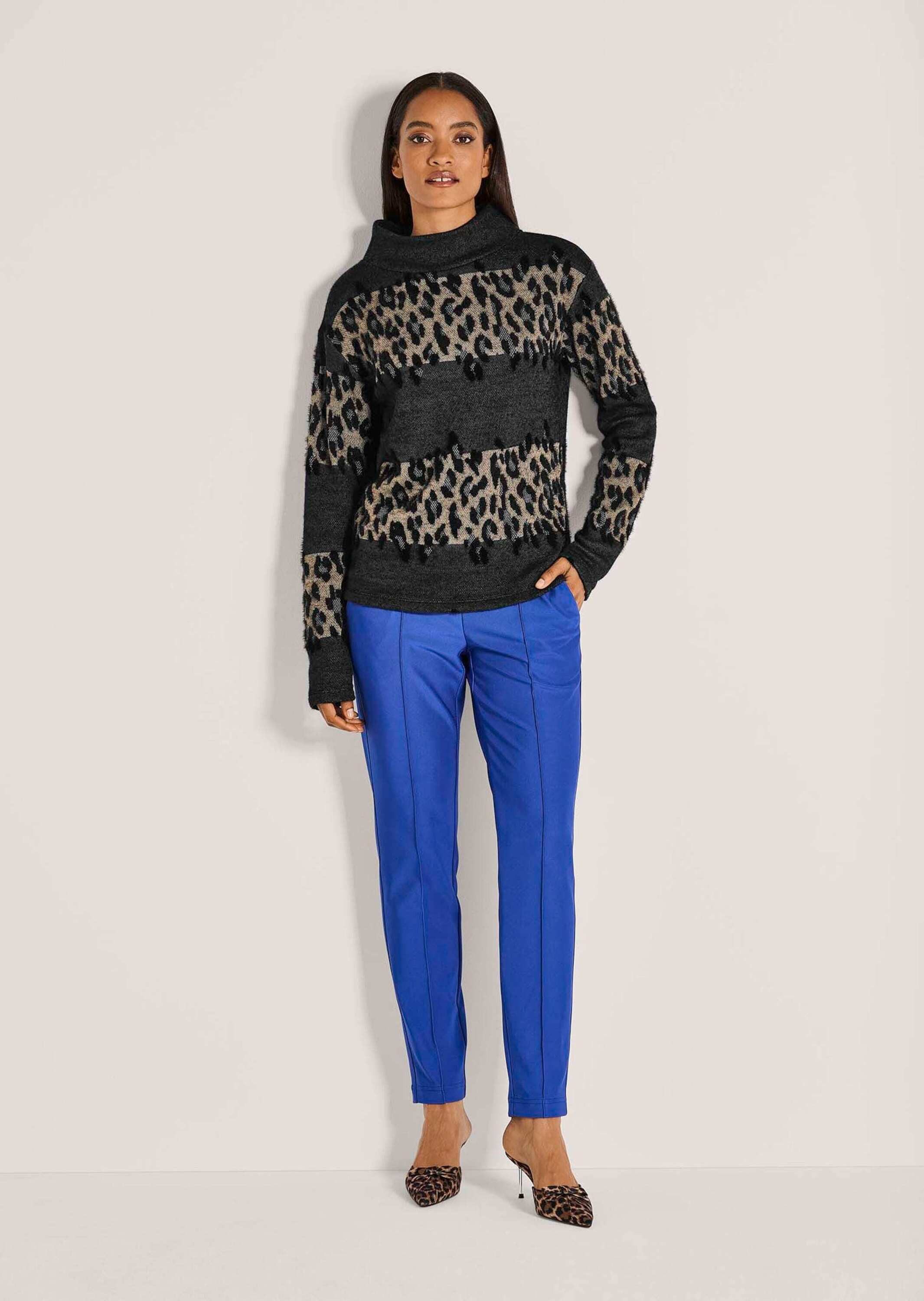 MADELEINE Langarmshirt Leo-Design Pullover mit Stehkragen Luxuriöser Jacqua günstig online kaufen