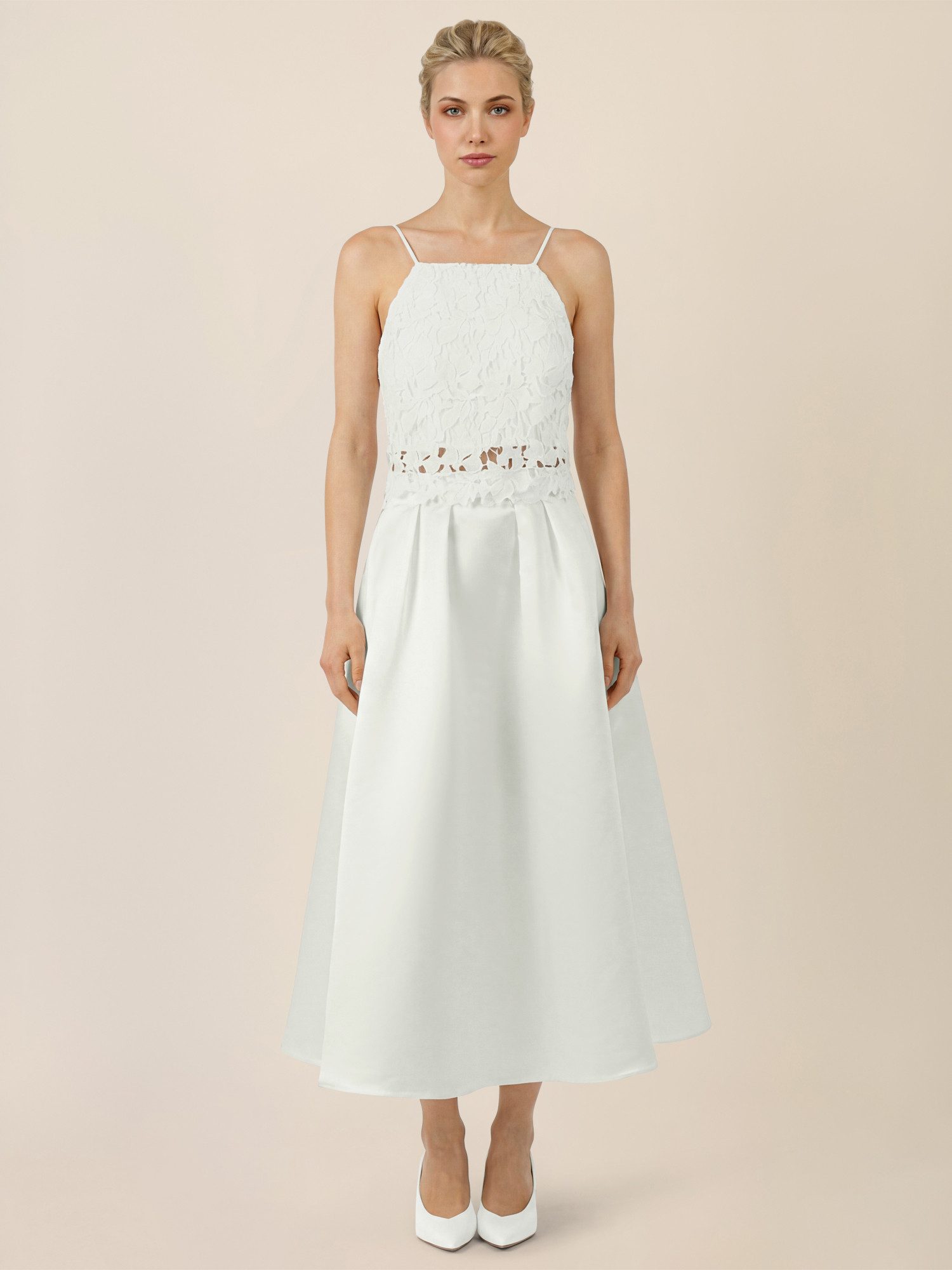 Apart Brautkleid mit A-Linienrock und Spaghettiträgern