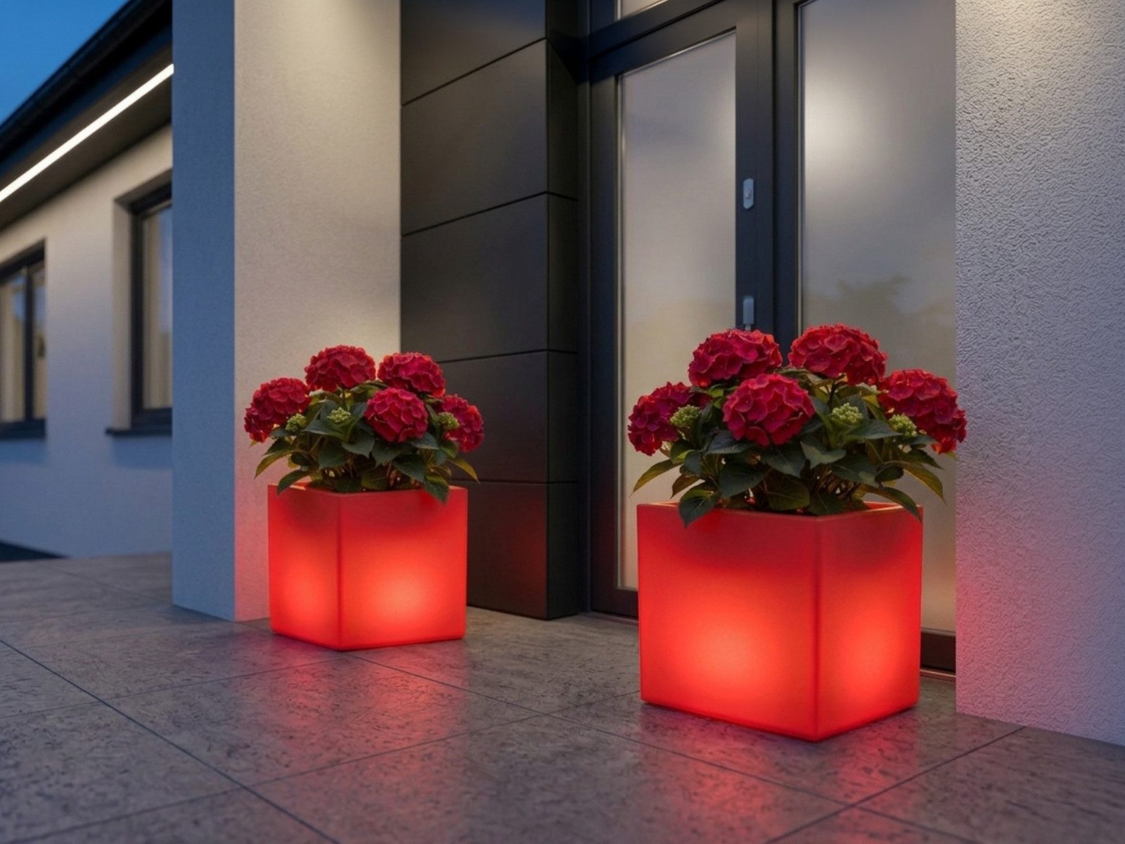 smartwares LED Solarleuchte 2er Set RGBW Solar Blumentopf, 35x35cm, mit RGBW Farbwechsel & Fernbedienung, LED fest integriert, warmweiß, RGBW, Ausgefallene Solarlampe Garten beleuchteter Blumentopf mit Farbwechsel