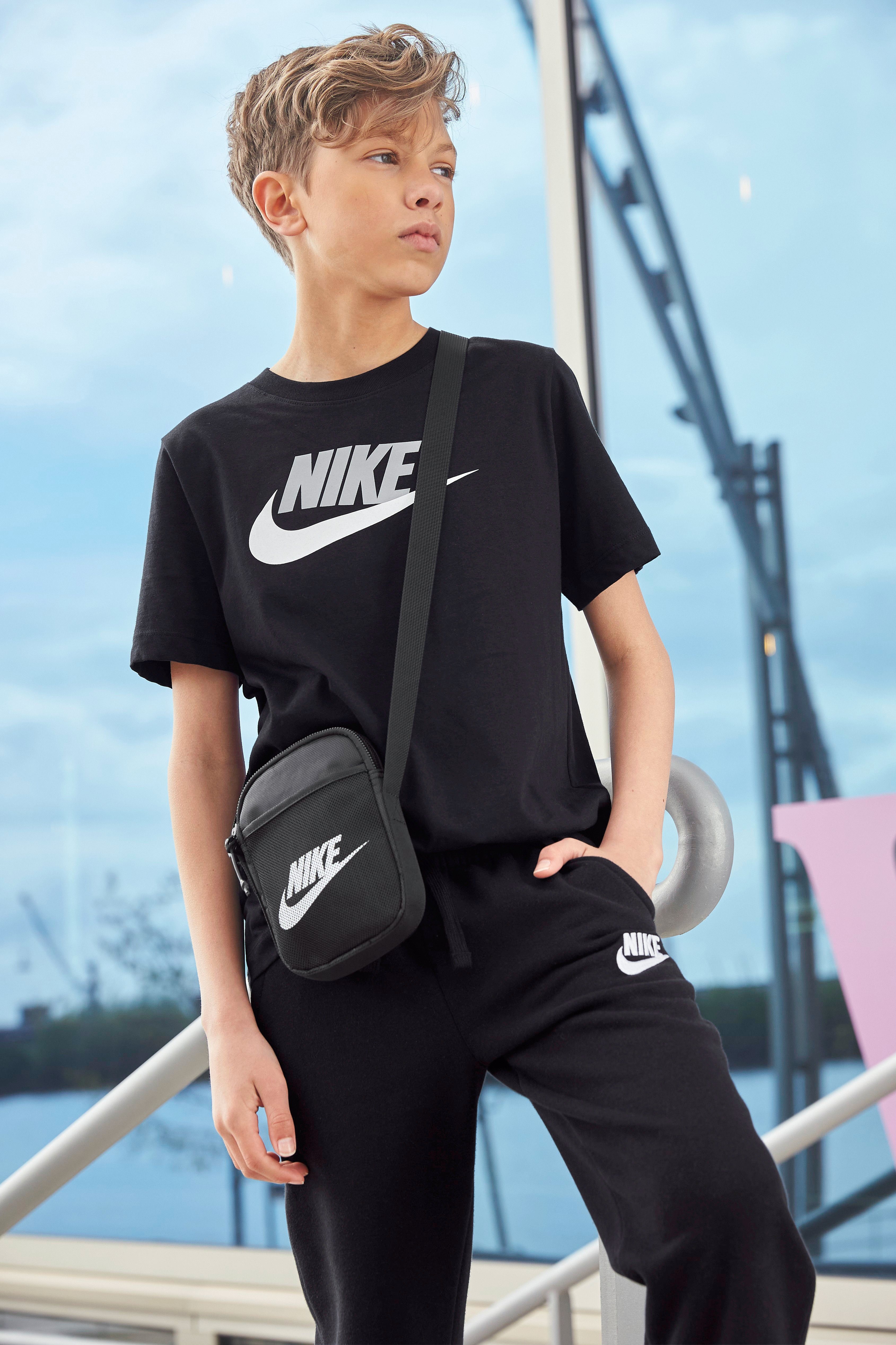 Nike Sportswear T-Shirt BIG KIDS' COTTON T-SHIRT schwarz-grau-weiß
