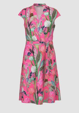 bianca Sommerkleid WENKE mit modischem, floralen Muster in angesagter Farbe