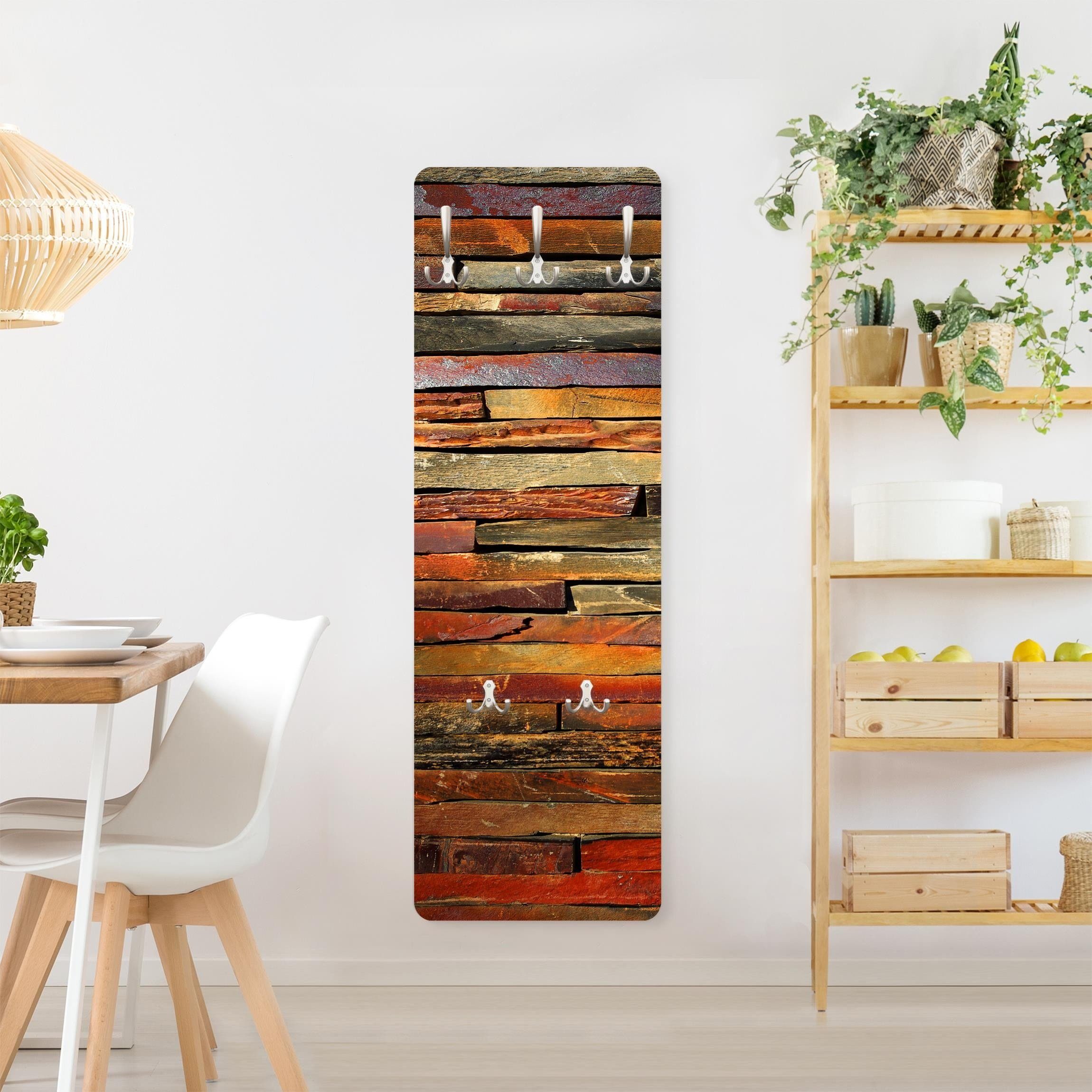 Bilderdepot24 Garderobenpaneel Design Holzoptik Bretteroptik Retro Vintage Shabby Bretterstapel (ausgefallenes Flur Wandpaneel mit Garderobenhaken Kleiderhaken hängend), moderne Wandgarderobe - Flurgarderobe im schmalen Hakenpaneel Design