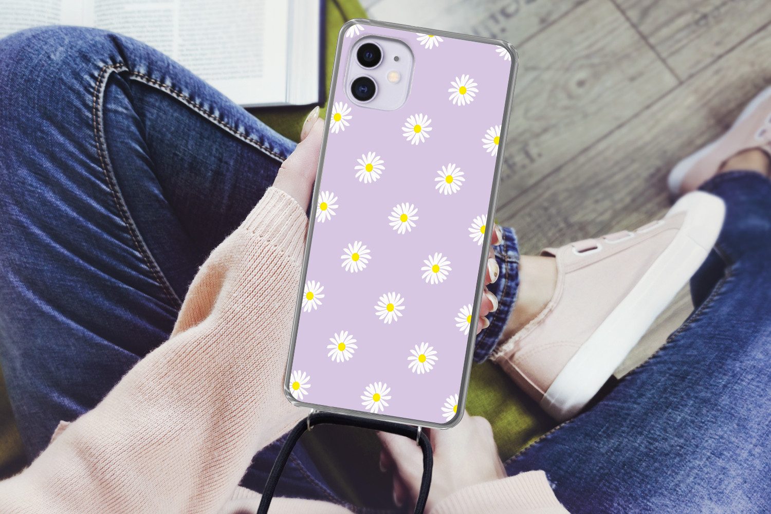 MuchoWow Handyhülle für Apple iPhone 12 Gänseblümchen - Pastell - Weiß - Lila - Blumen, Tragbare Handyhüllen mit Kette zum umhängen, Handykette Handyband