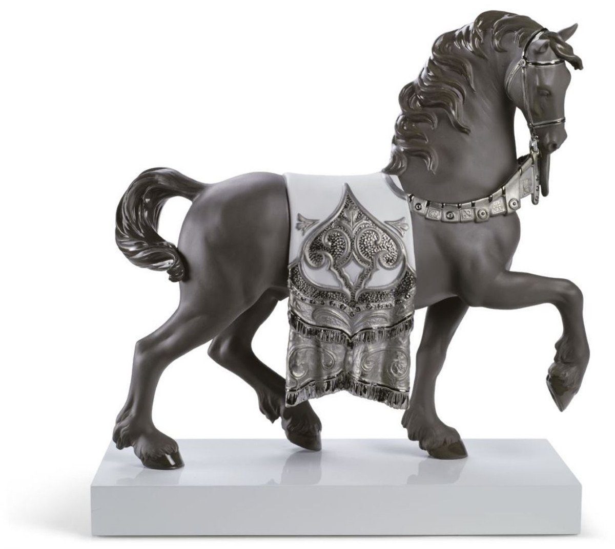 Casa Padrino Dekofigur Casa Padrino Luxus Porzellan Königliches Ross Grau / Silber 40 x H. 42 cm - Handgefertigtes Luxus Deko Pferd