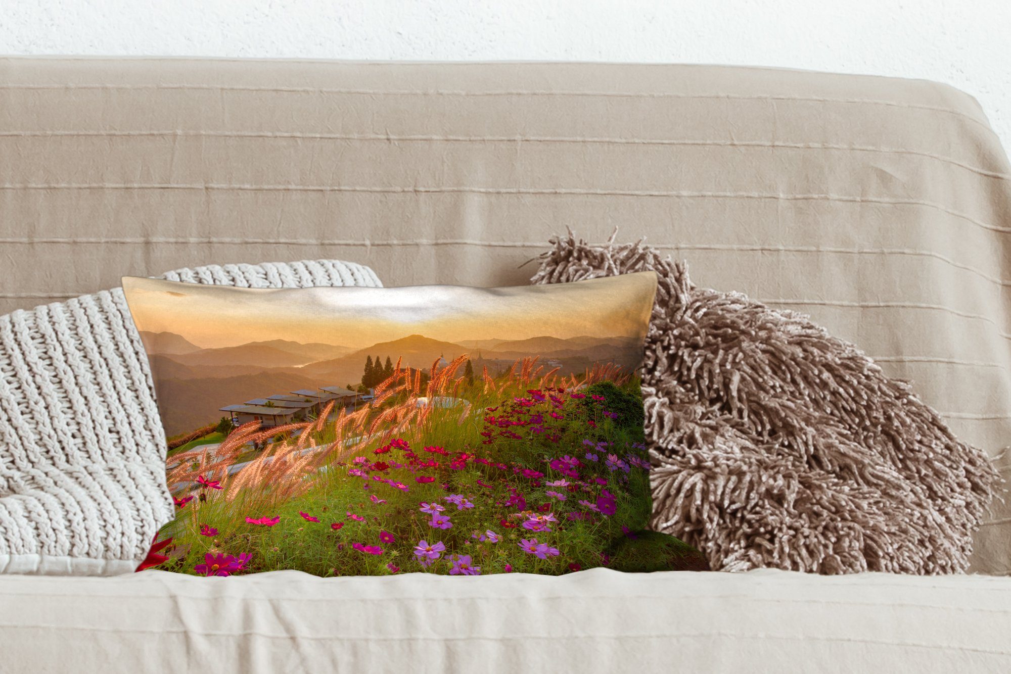 Schlafzimmer - mit MuchoWow - Dekokissen Hügel Wohzimmer Füllung, Zierkissen, Blumen Dekokissen Dekoration, Sonnenuntergang,