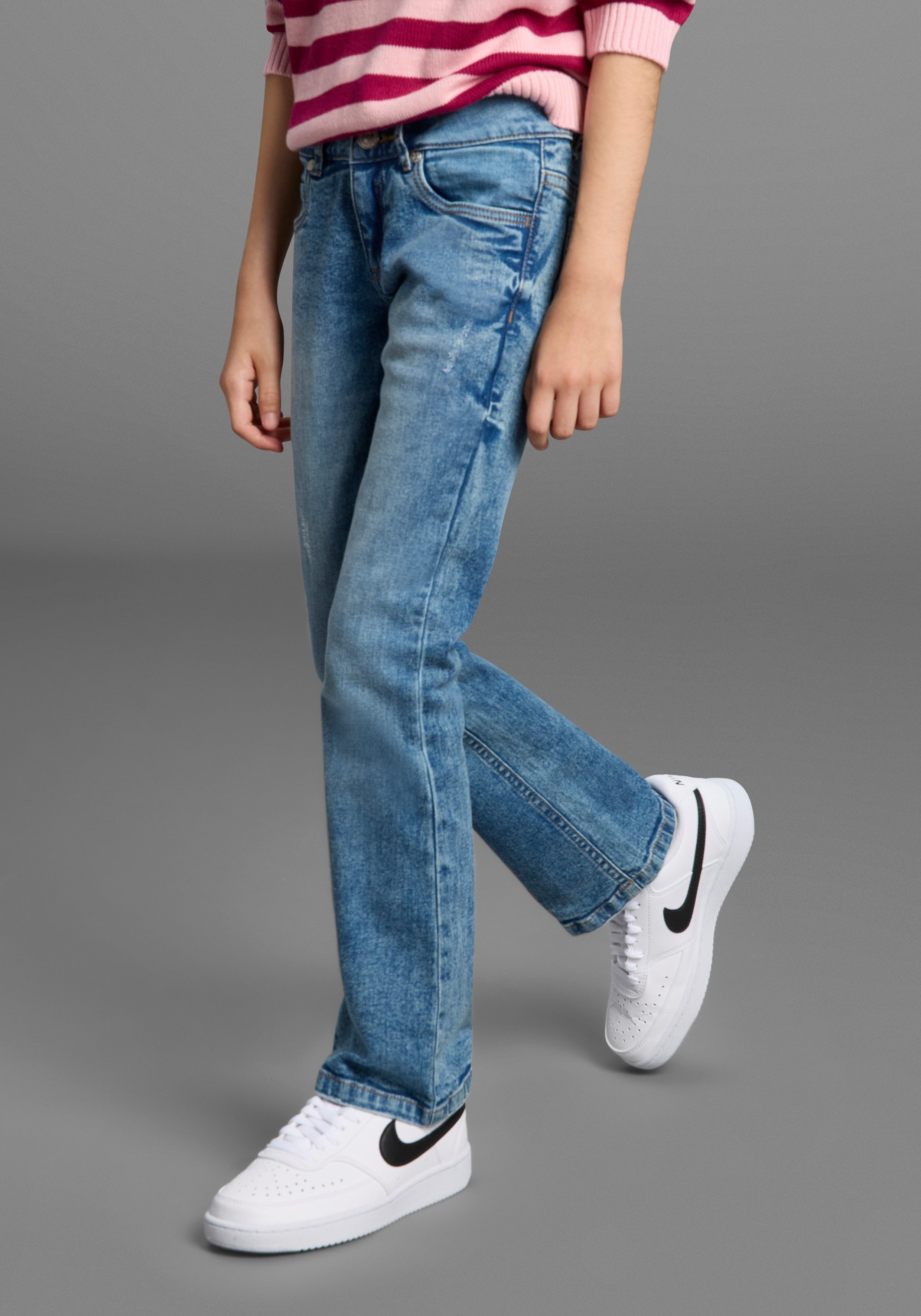 KangaROOS Bootcut-Jeans Stretchjeans Boot Cut Modische Jeans, authentische Waschung. Reduzierter Preis € 29,99. Unverbindliche Preisempfehlung € 36,99, (€ 29,99 pro 1 Stk)