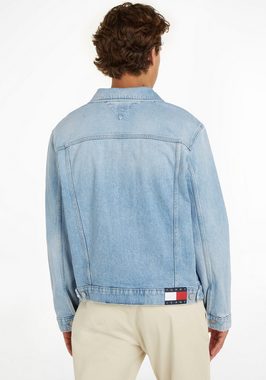 Tommy Jeans Plus Jeansjacke RYAN RGLR TRCKR JCKT Große Größen, mit Fade-Effekte