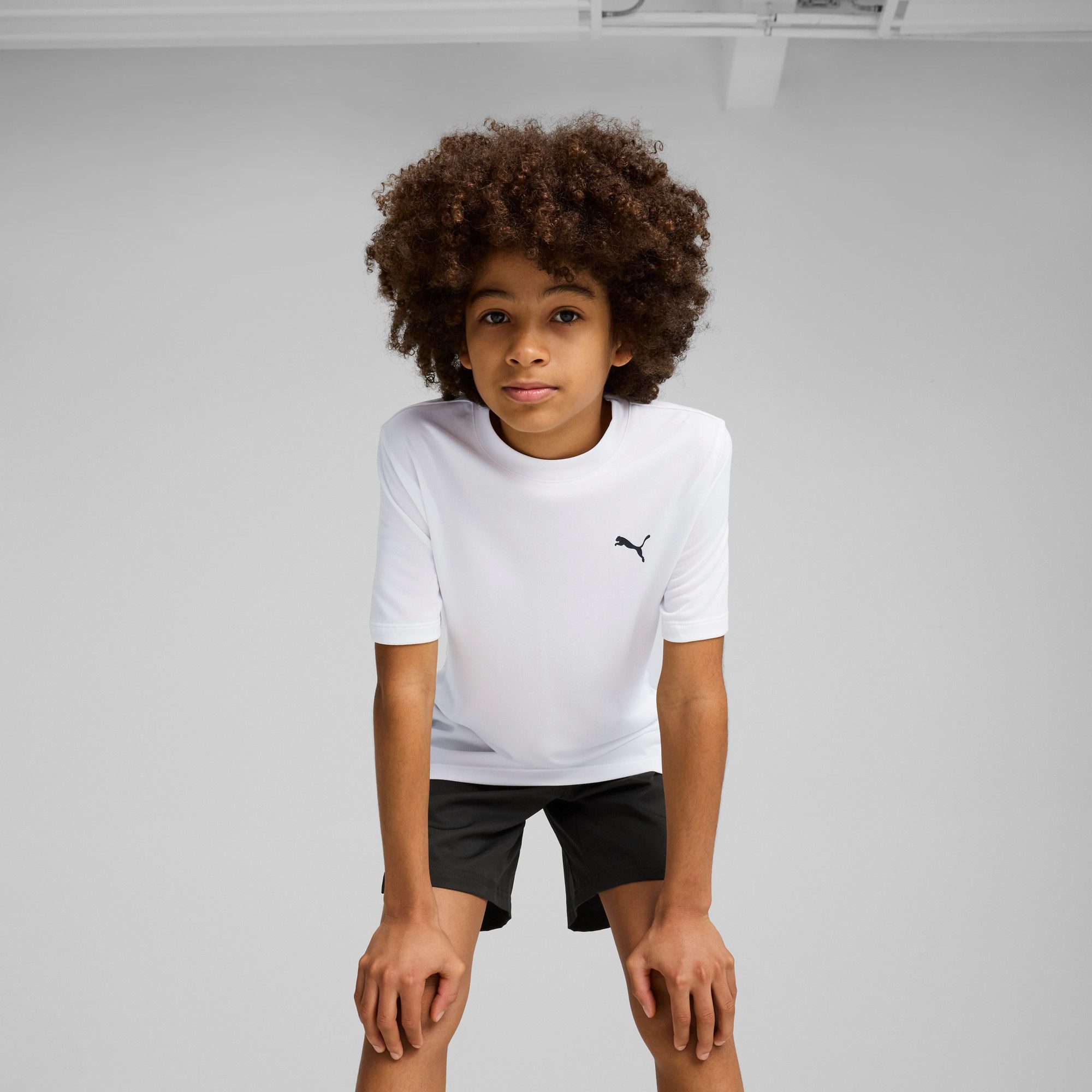 PUMA T-Shirt TAD ESS TEE B ergonomische Schnitte, kurze Ärmel, sportlicher Stil