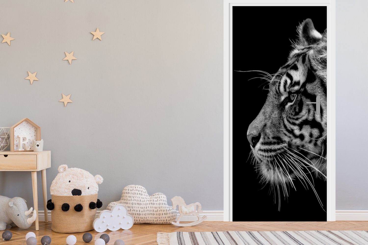 Türtapete weiß, bedruckt, Türaufkleber, MuchoWow für schwarzem Tiger 75x205 cm Tür, (1 Matt, und schwarz Hintergrund Fototapete in auf St),