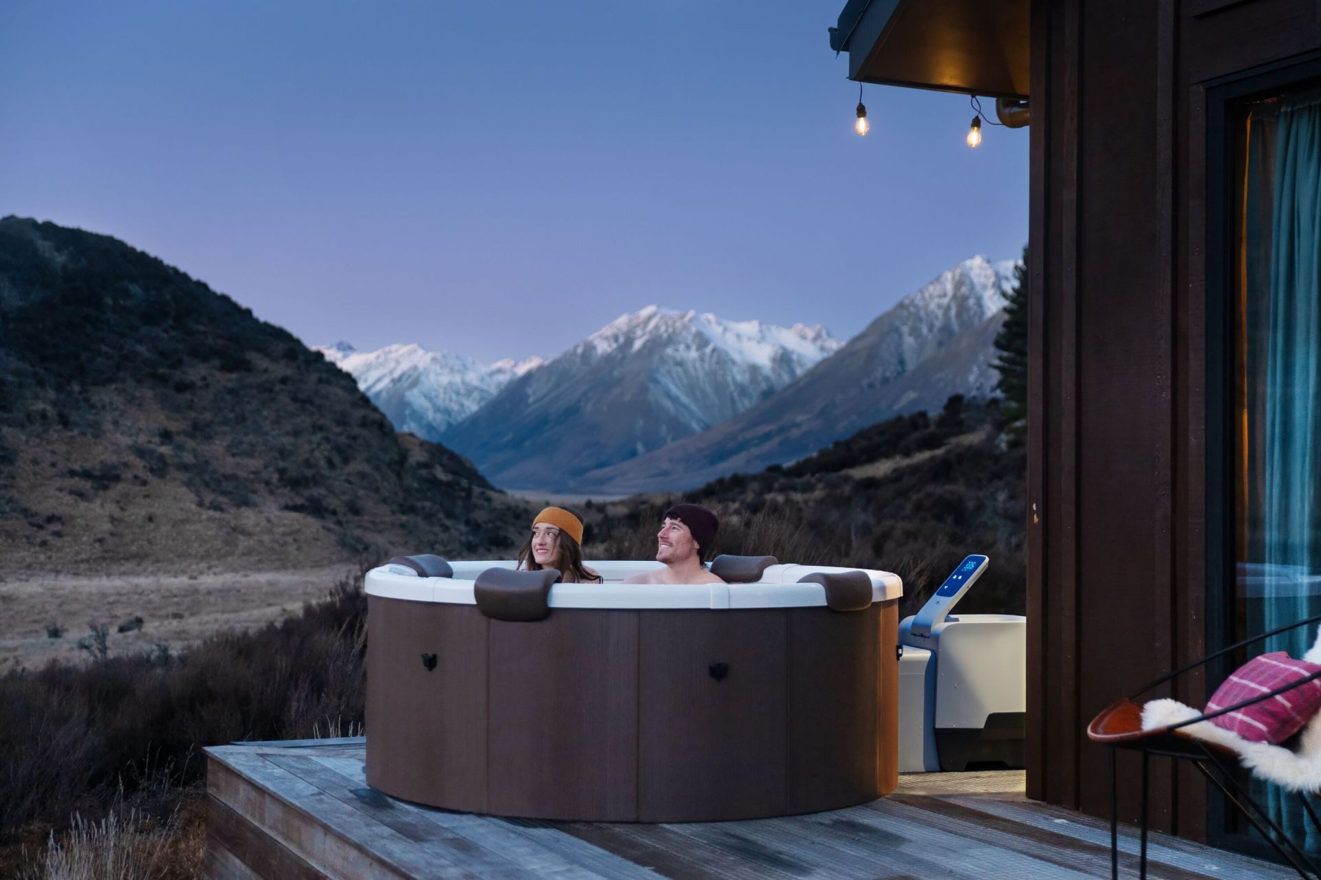 mSpa Whirlpool Denver & Rova - Ø 182 x 70 cm - ganzjährig Outdoor Pool - XXL, Stecksystem mit Einlageplane, feste Außenwand - inkl. LED, UVC+, WiFi, App-Steuerung, 6 Personen