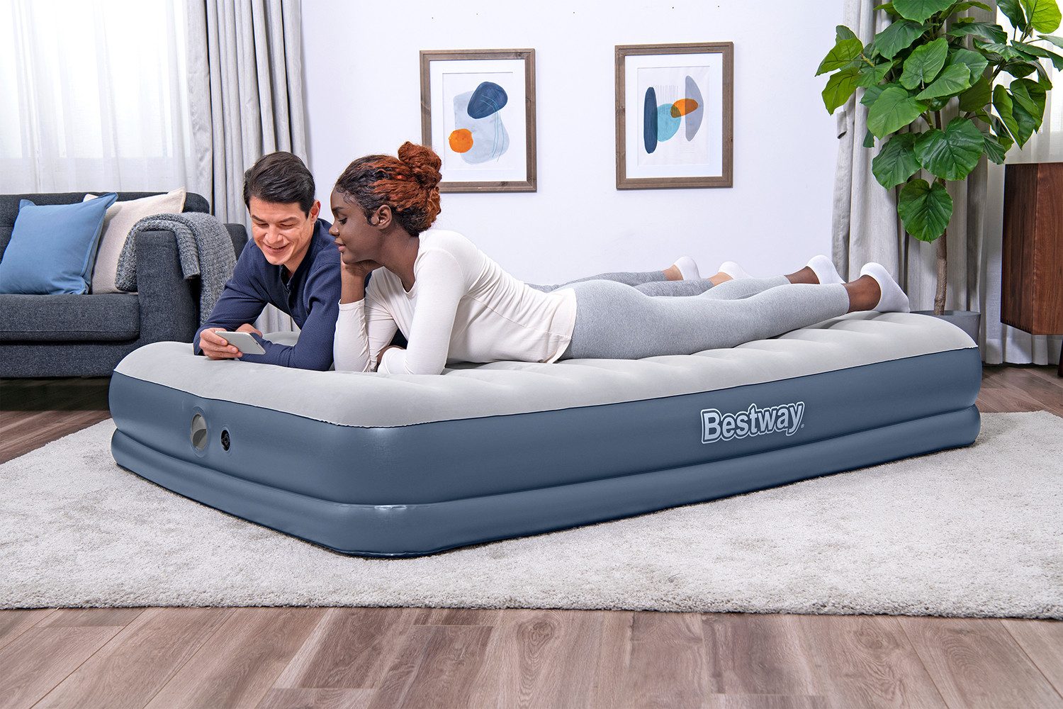 Bestway Luftbett TriTech® 203 x 152 x 36 cm, (Packung, 1-tlg., Inkl. mobile, akkubetriebene Elektropumpe), Für den Innen- und Außengebrauch