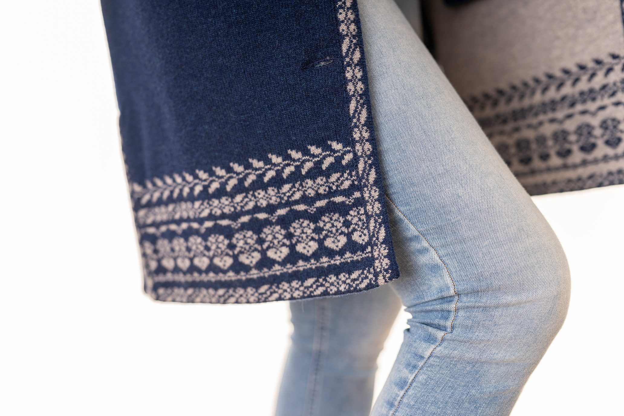 Pezzo D'oro Strickmantel Gehrock Indigoblau,Strickjacke long Merinowolle, aus Bayern in aufwändiger Handarbeit in kleiner Manufaktur gefertigt