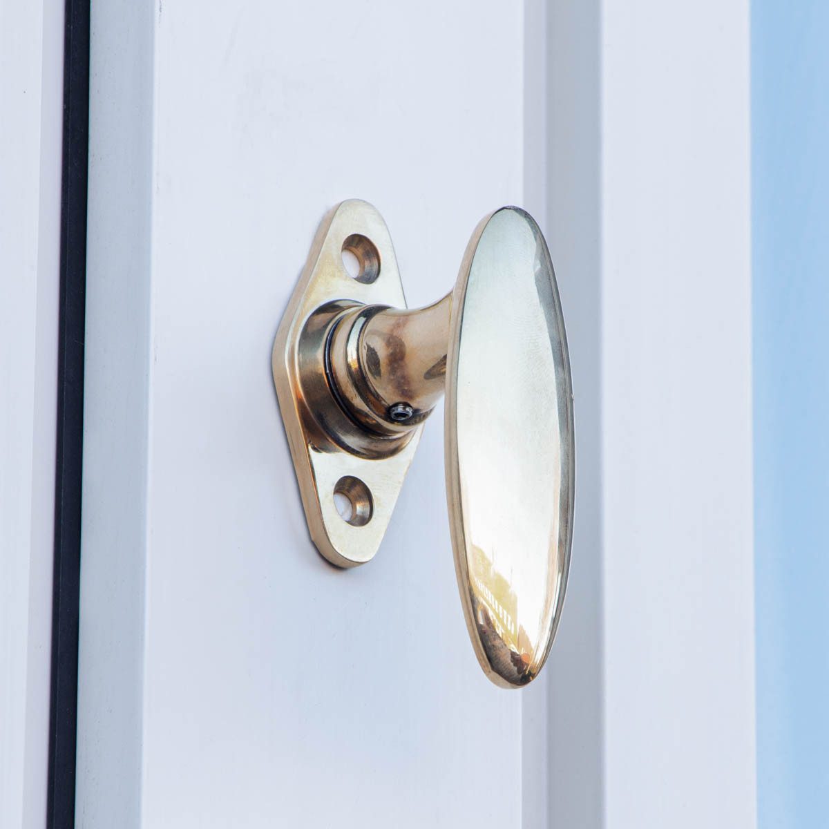 Antikas Fensterbeschlag Fenstergriff in Messing poliert - Fensterolive, Fensterbeschläge -