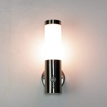 Licht-Erlebnisse Außen-Wandleuchte NEW YORK+LM054, LED wechselbar, Außenlampe Wand IP44 mit Bewegungsmelder E27 Ø 7,6 cm Edelstahl