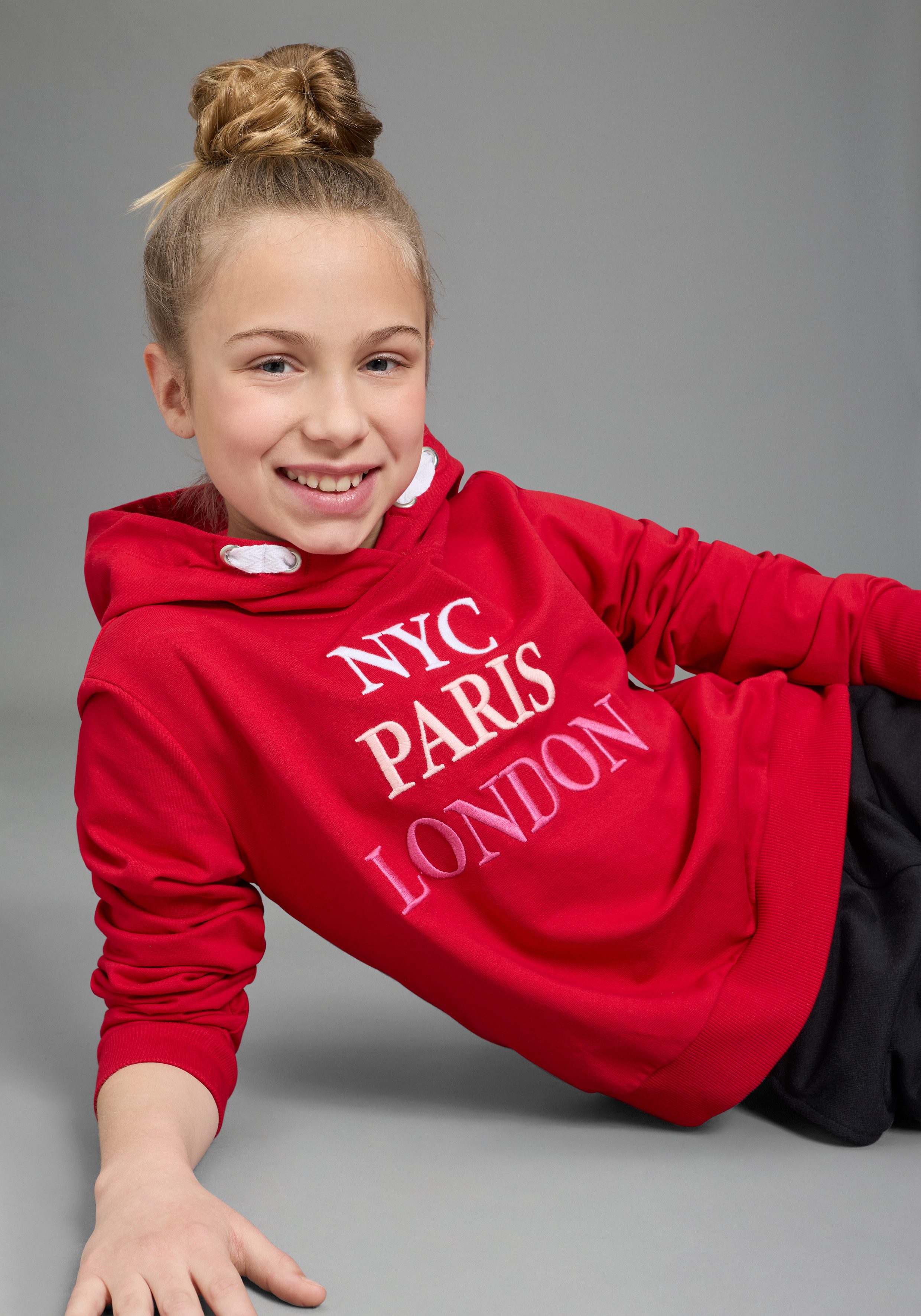 Kapuzensweatshirt NYC Paris London - Stickerei