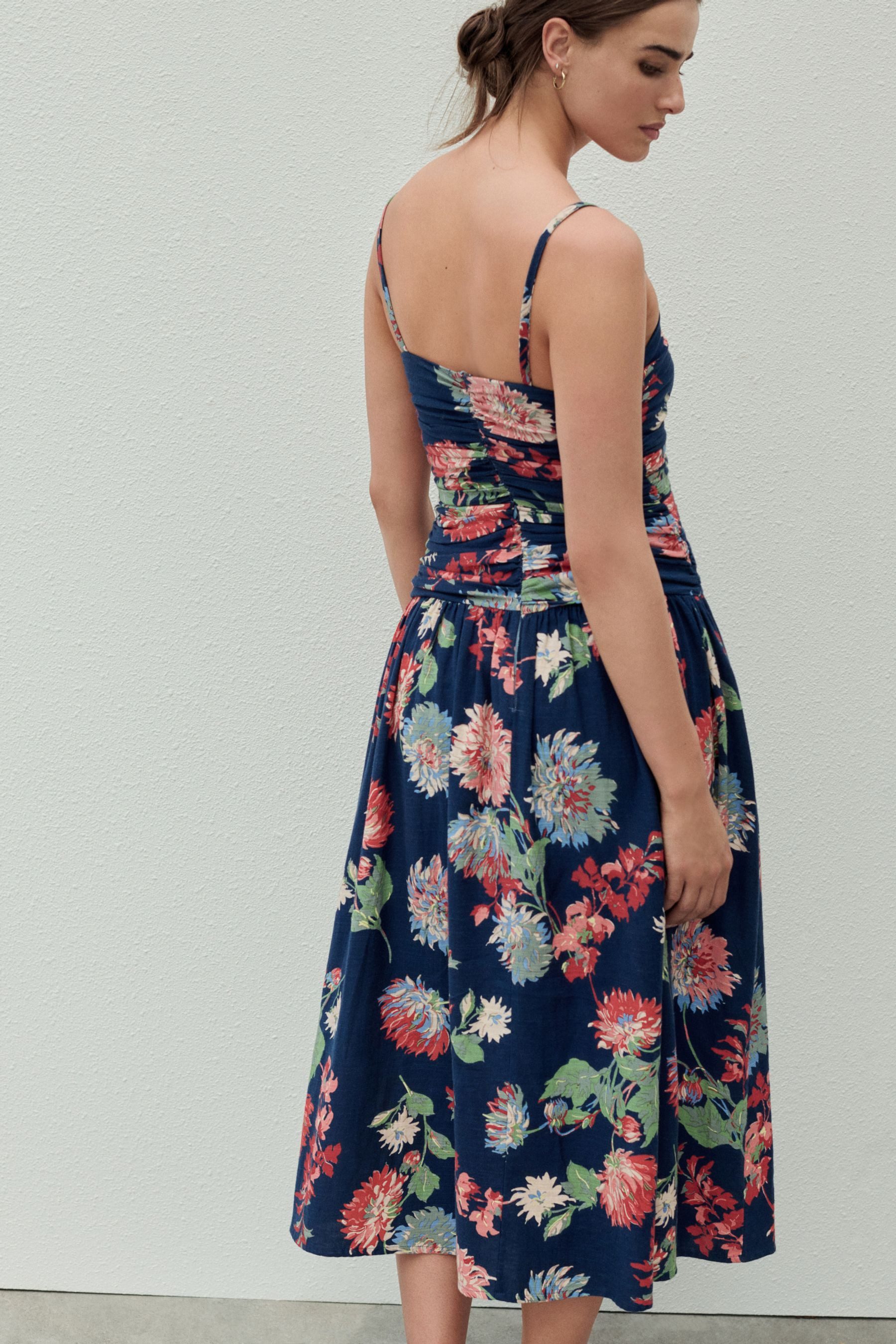 Next Midikleid Midikleid mit gerafften Trägern (1-tlg) günstig online kaufen