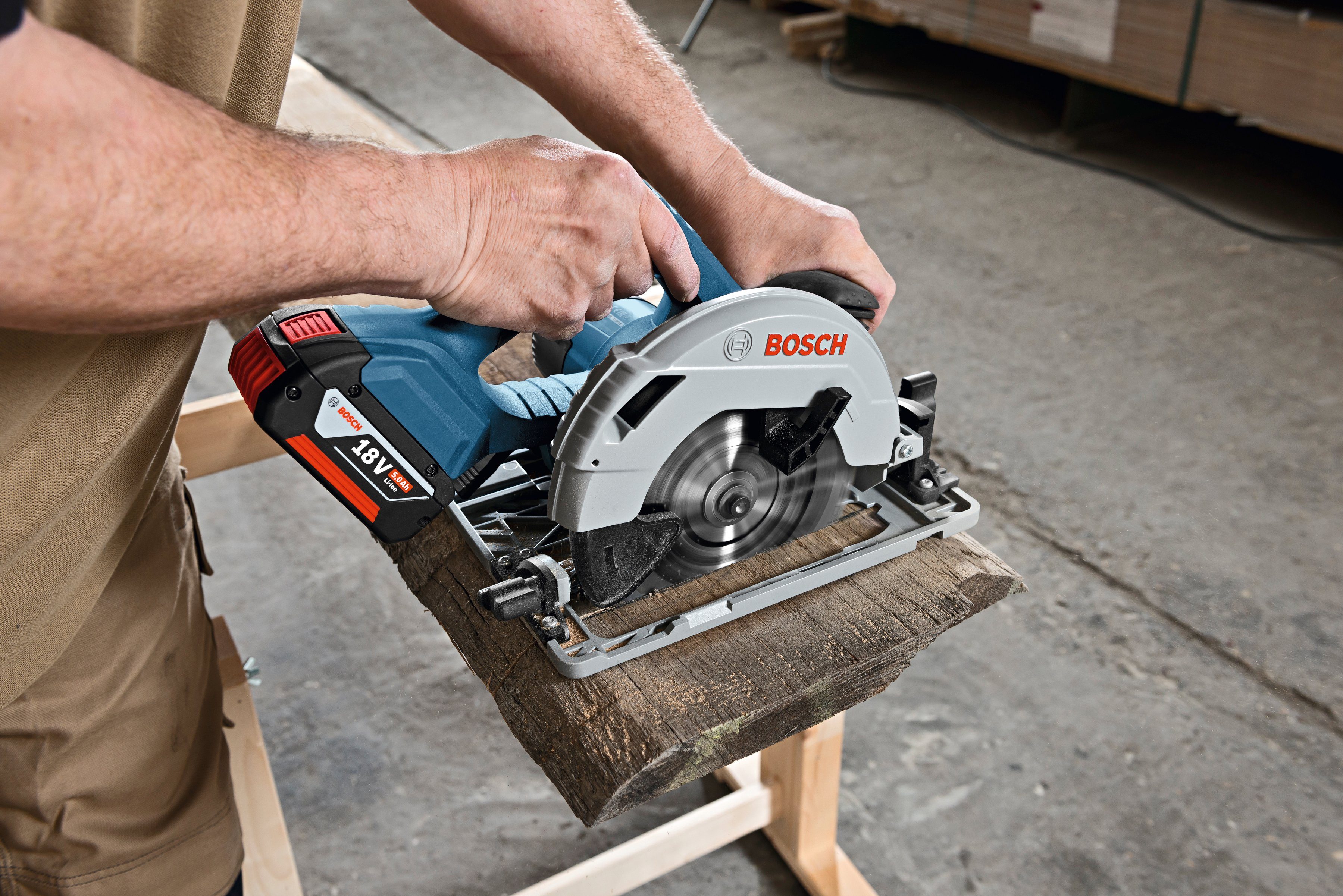 Bosch Professional Akku-Handkreissäge GKS 18V-57 G, Set, 18 V, 57 mm, inkl. 2 Akkus & Ladegerät – Bild 4 von 4