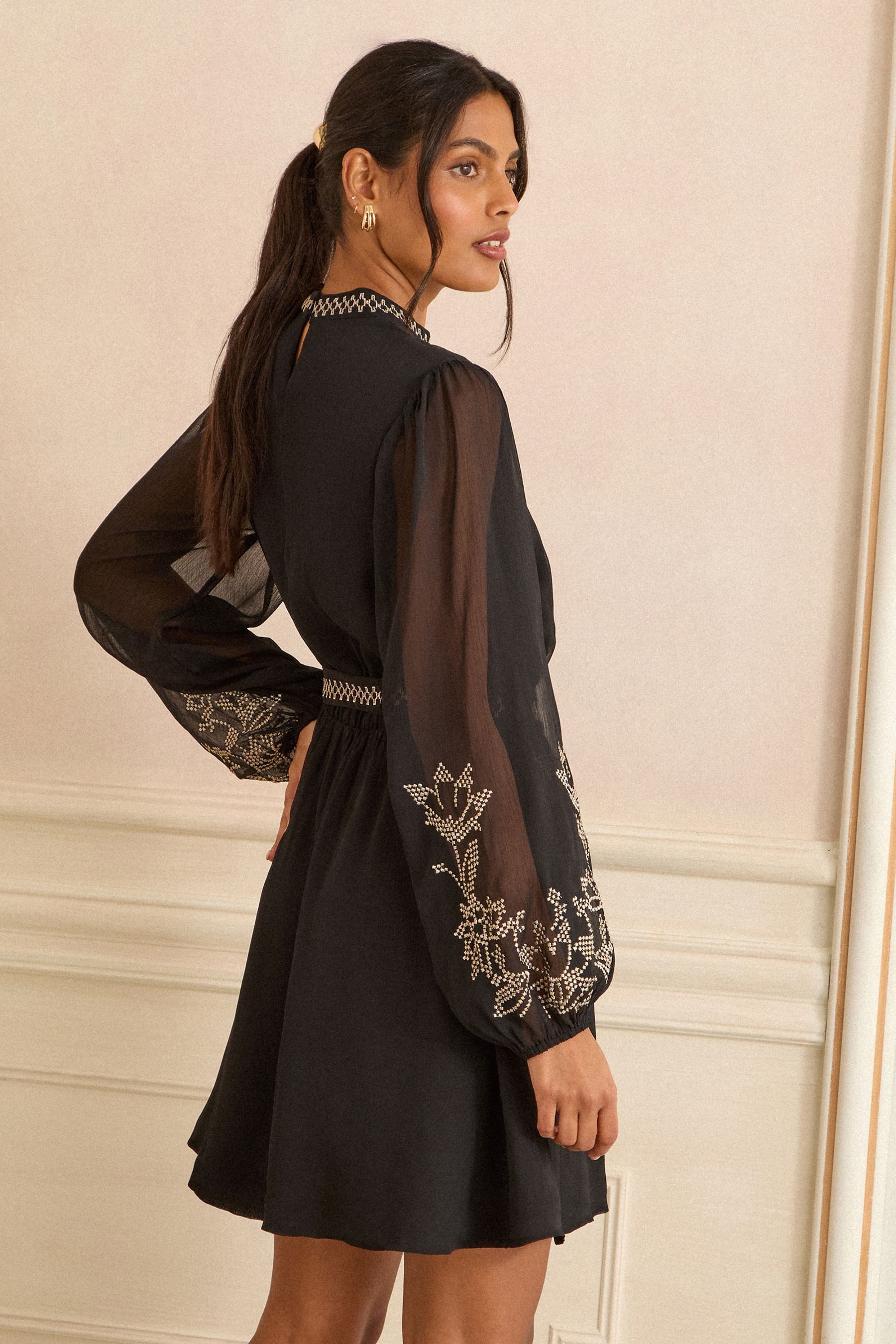 Love & Roses Minikleid Love & Roses Minikleid mit Stickerei, Kurzgröße (1-t günstig online kaufen