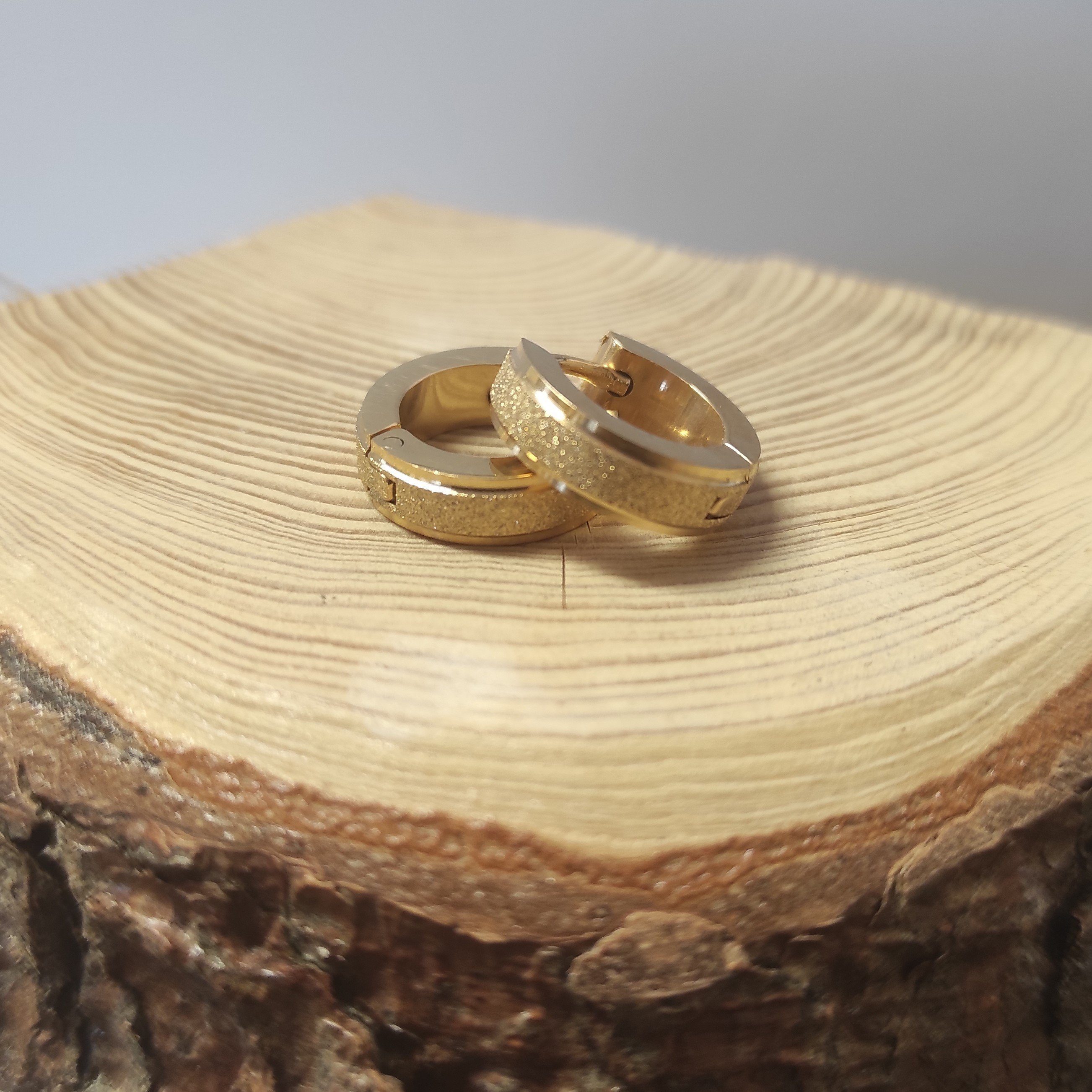Paar Gold 2-tlg), BUNGSA Ohrschmuck Creolen sand-gestrahlt (1 Damen Creolen-Set Edelstahl 4mm Ohrringe Stück), (2 aus