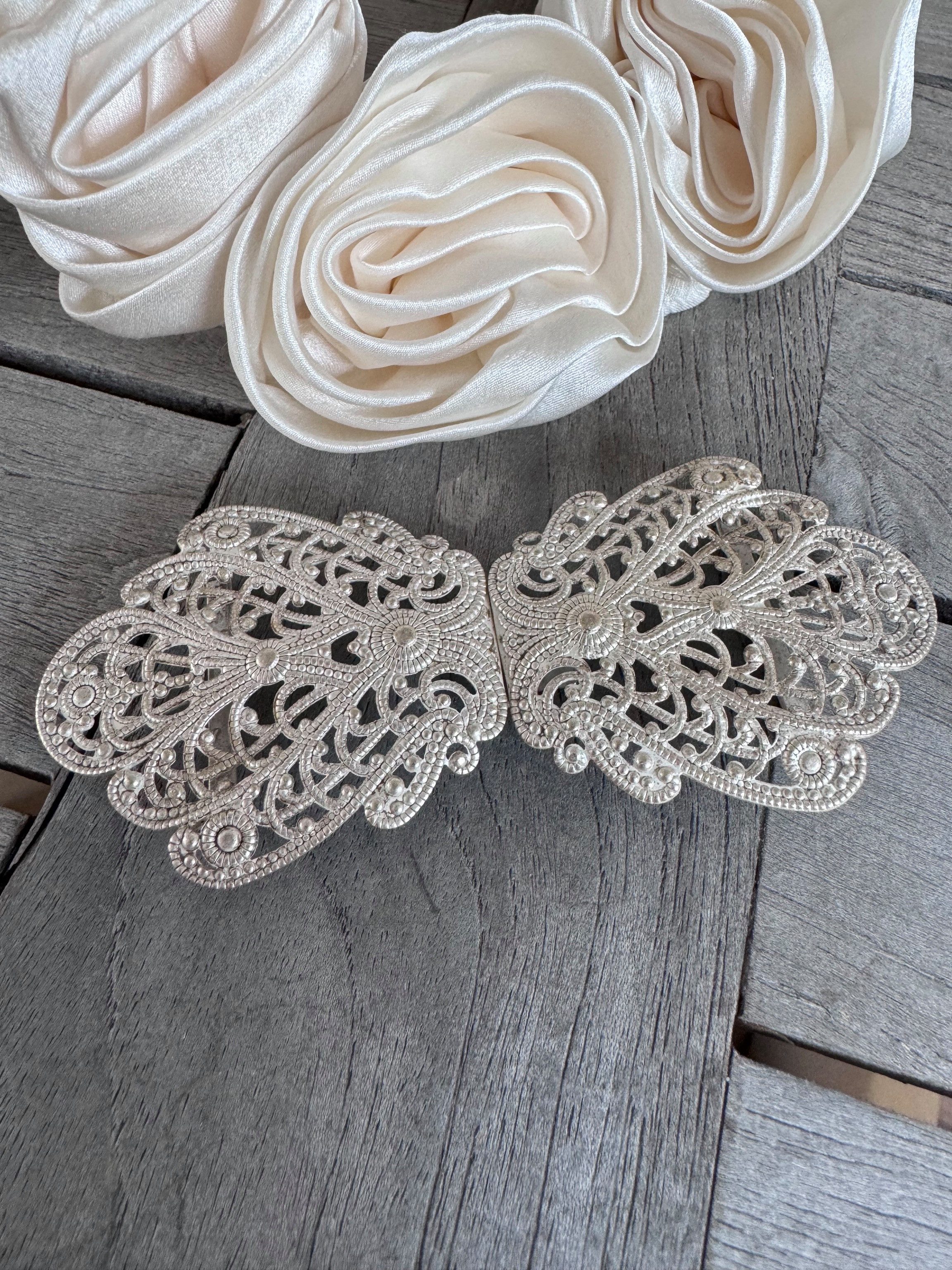 Hartmann-Knöpfe Gürtelschnalle elegante Dirndl Schliesse cremeweiss / gold günstig online kaufen