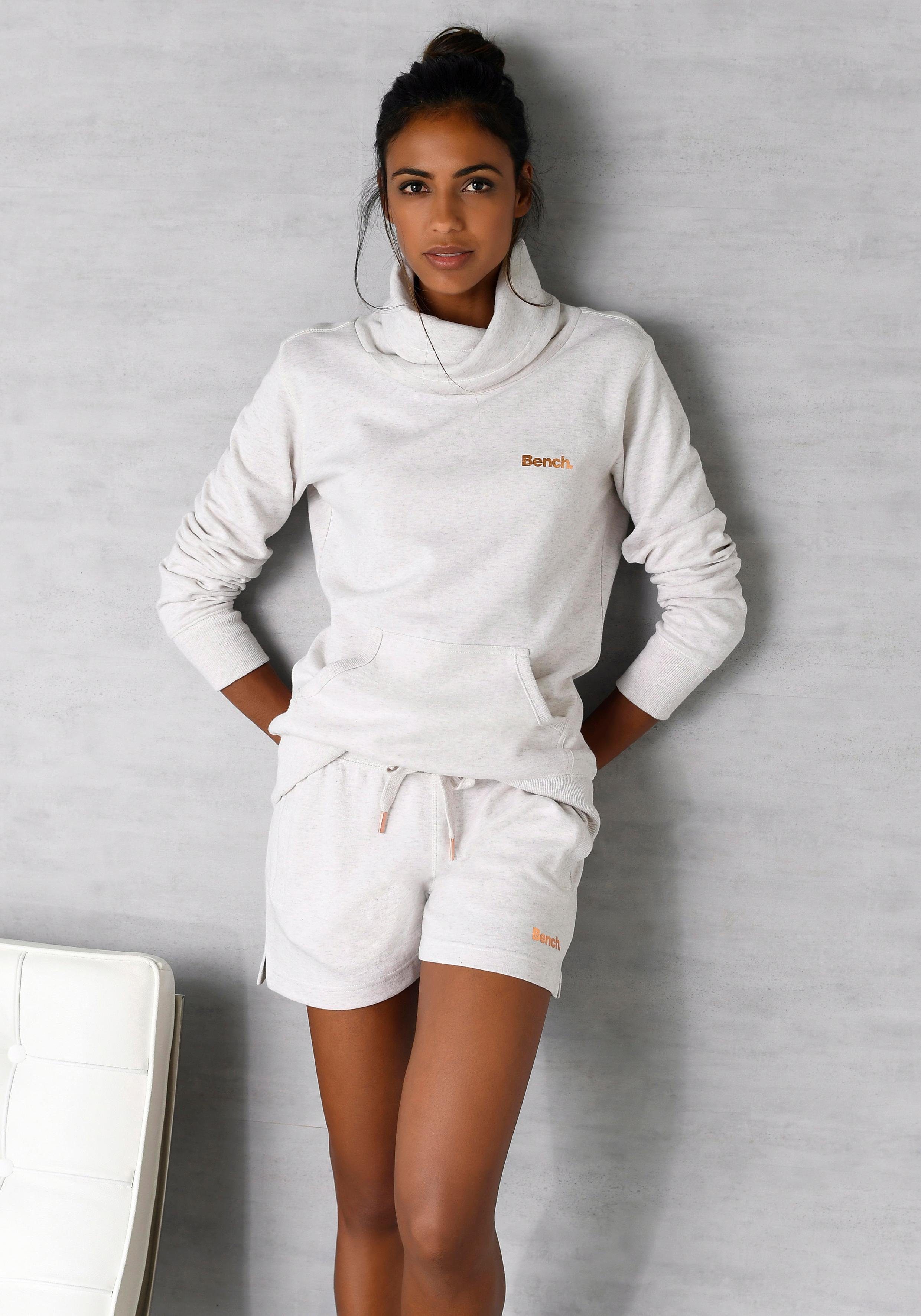 Bench. Loungewear Relaxshorts Sweathose mit kurzen Seitenschlitzen und seitliche Taschen, Loungewear