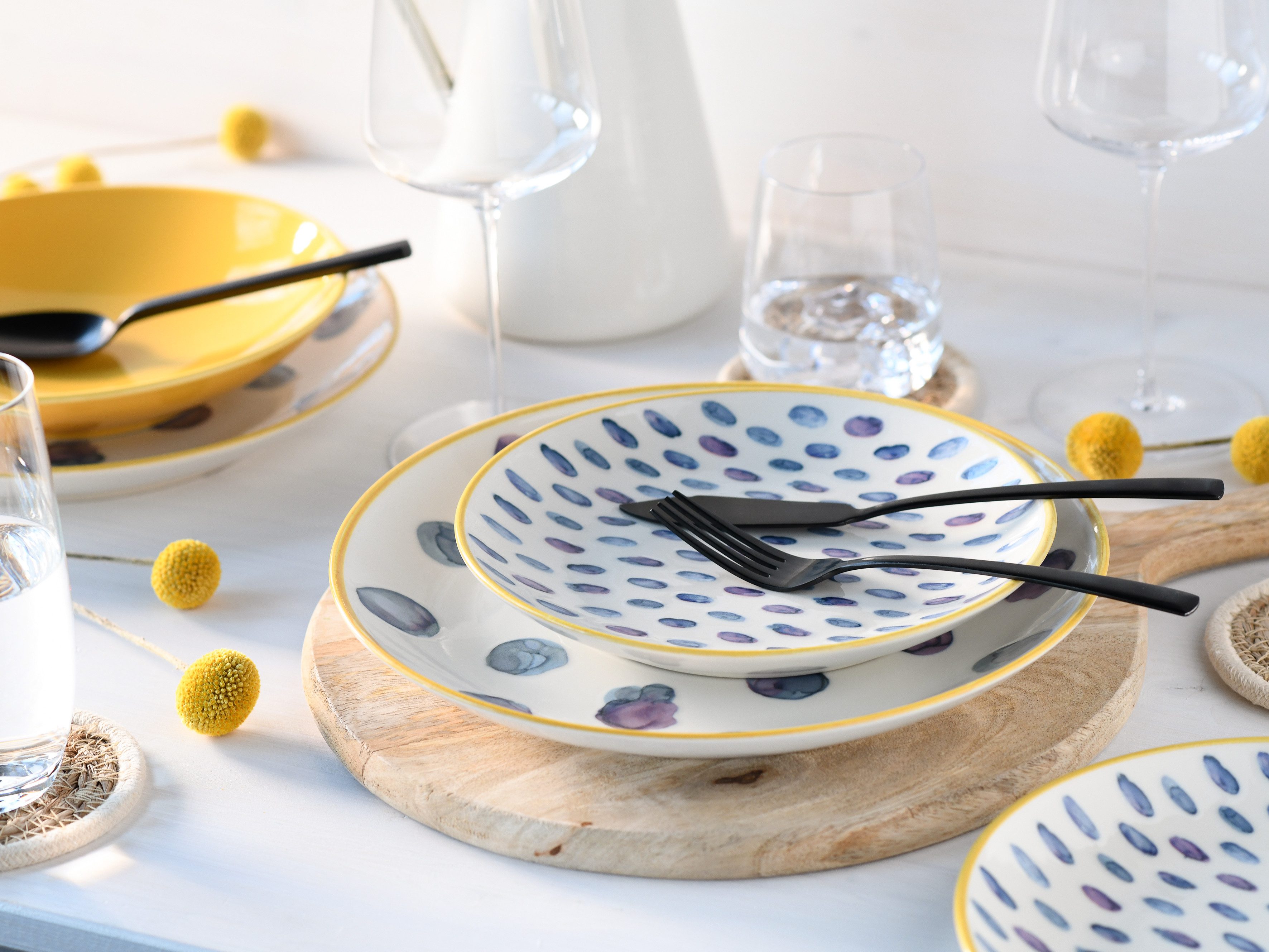 CreaTable Teller-Set Maisie Bunt, Teller Set 12-tlg (12-tlg), 4 Personen, Steinzeug, Dots, Polka Dots, Konfetti, Punkte