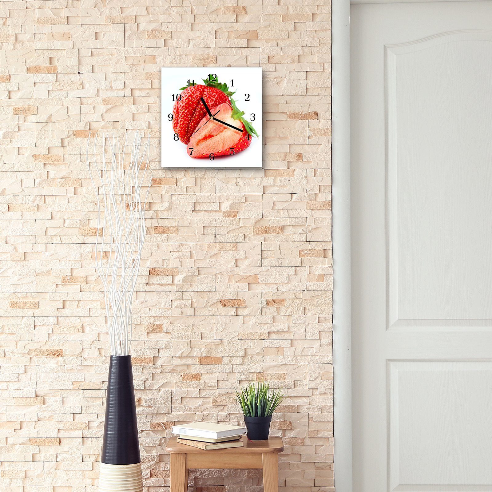 Wanduhr cm Primedeco Wanduhr 30 30 Wandkunst und Größe Glasuhr x mit Motiv Erdbeeren ganz halbiert
